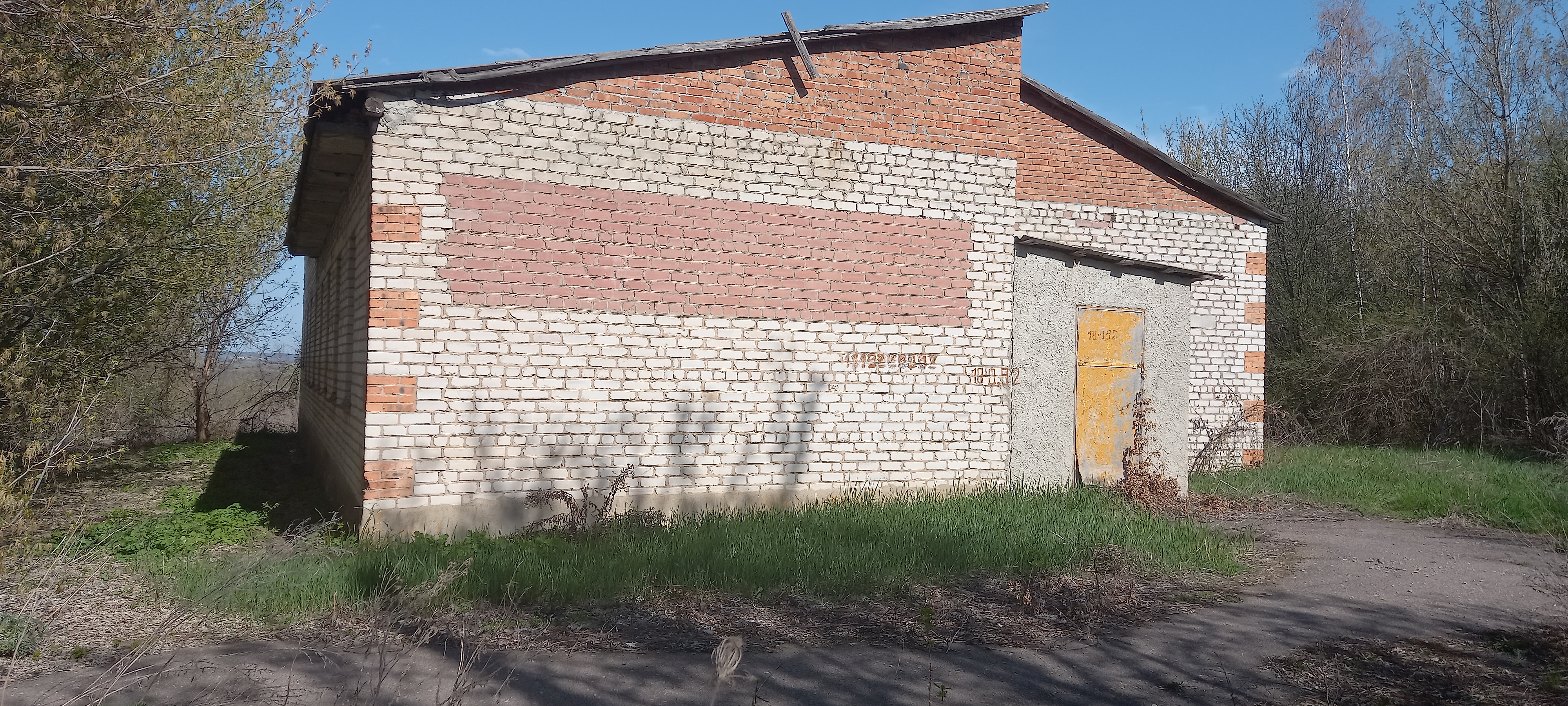 Нежилое здание 1990 г., площадью 268,5 кв.м., количество этажей-1, в том числе подземных 0. Кадастровый номер 36:06:0400003:111.