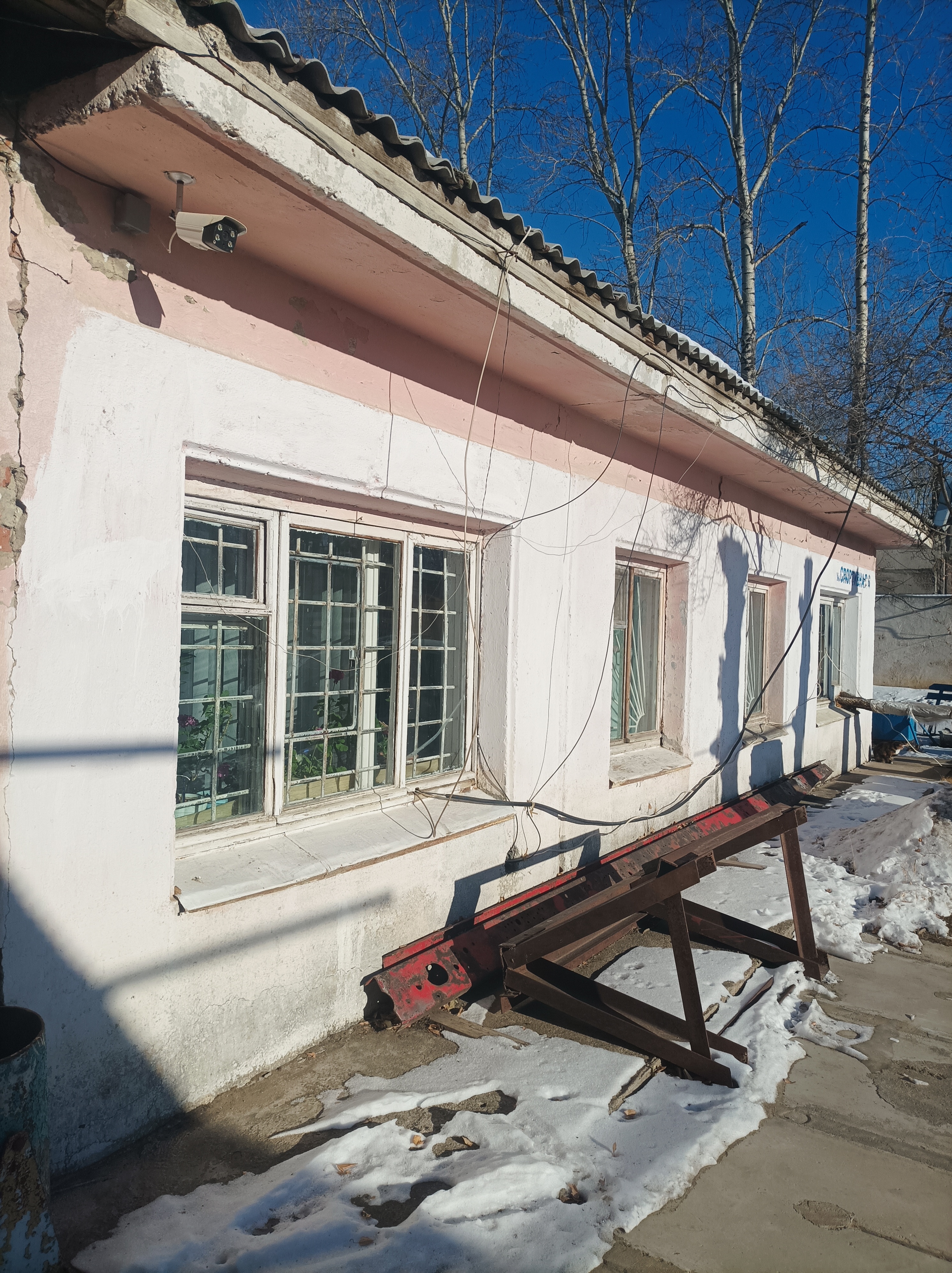 Часть нежилого здания (бывшая административная часть госпиталя), расположенная по адресу: Забайкальский край, Краснокаменский район, г. Краснокаменск, улица Спортивная, 6ж