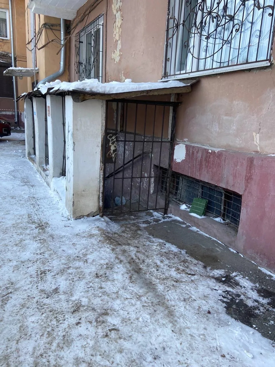 Нежилое помещение Н2 в подвале общей площадью 336,1 кв.м по пр-кту Калинина, 14 с кадастровым номером 22:63:020618:2260, являющееся частью объекта культурного наследия, включенного в единый государственный реестр объектов культурного наследия (памятников истории и культуры) народов Российской Федерации