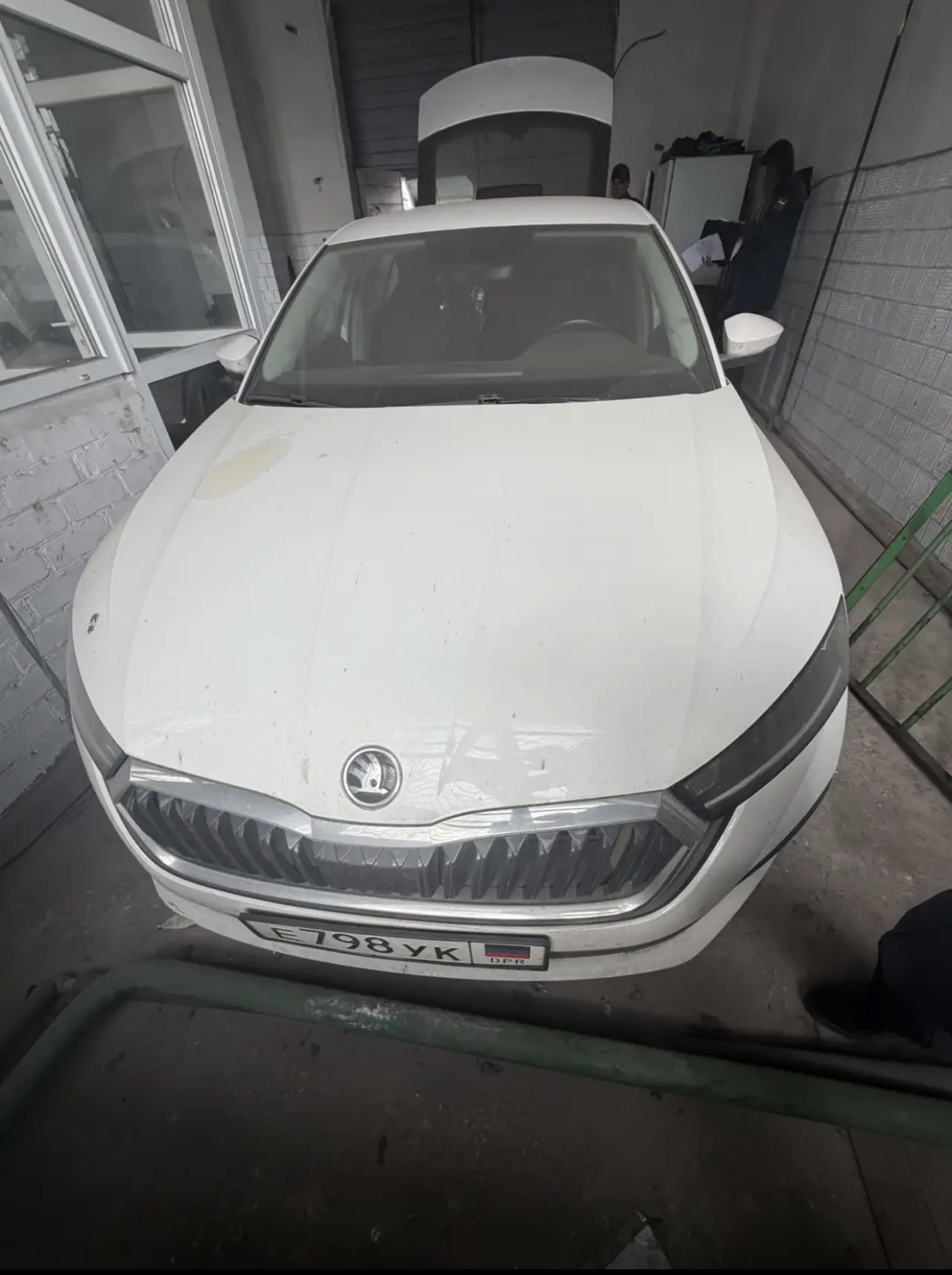 Должник ГУП ДНР "РЦ "ТОРГОВЫЙ ДОМ "УГОЛЬ ДОНБАССА". Автомобиль легковой комби (хэтчбек) SKODA OCTAVIA, 2021 г.в., регистрационный номер Е798УКДНР, цвет белый, VIN: XW8AN4NX1NH008270, ТС 290741. Нач. цена: 1355699,38 руб., в т.ч. НДС 22%. Задаток: 203 360 руб.