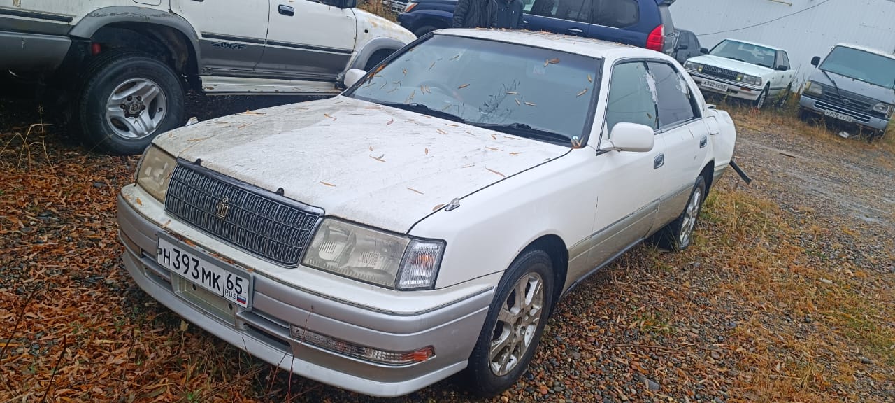 Автомобиль марки “Toyota Crown” регистрационный номер Н 393 МК 65