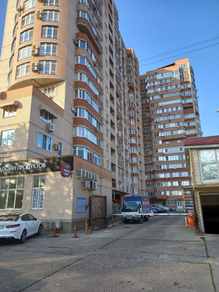 Д-к Абрамов С.П. Квартира пл. 33,5 кв.м, КН 23:43:0301001:720, адрес: г.Краснодар,ул.Зиповская, д.5/3, кв.20. Обременение: залог, арест, н/ц 3 680 000,00 руб., з-к 36 800,00 руб., ш/а 36 800,00 руб.