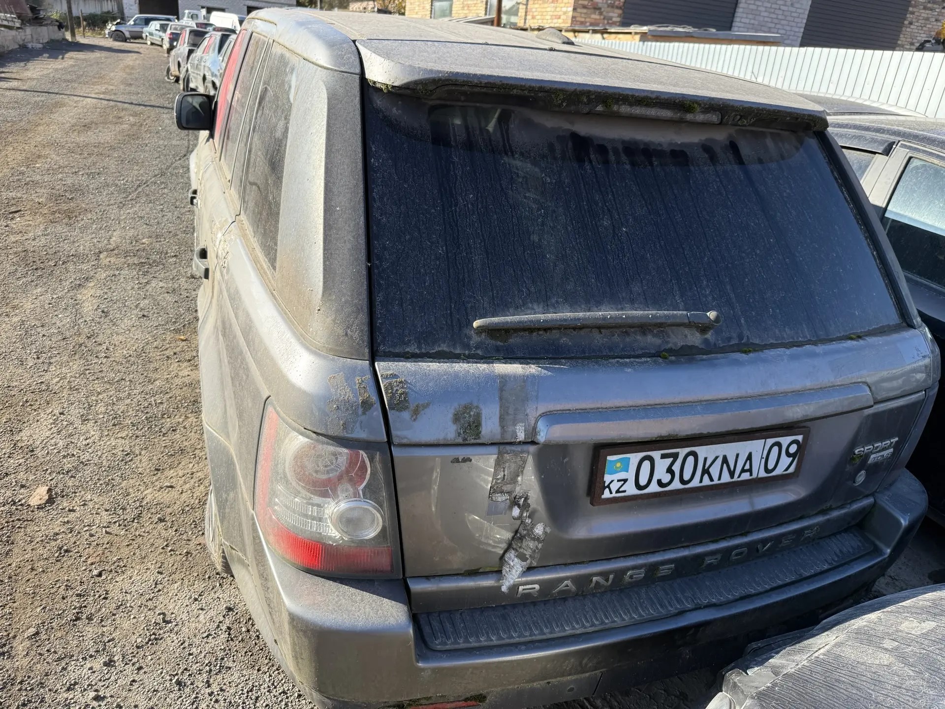 Годные остатки: легковые автомобили, 3 штуки
