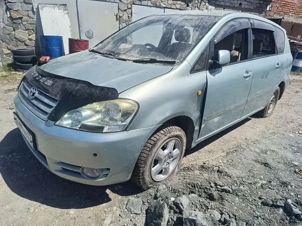 Автомобиль марки "Toyota Ipsum", г/н А499НО27, 2001 г. в, № кузова АСМ210016304, цвет голубой, имеются повреждения по корпусу.