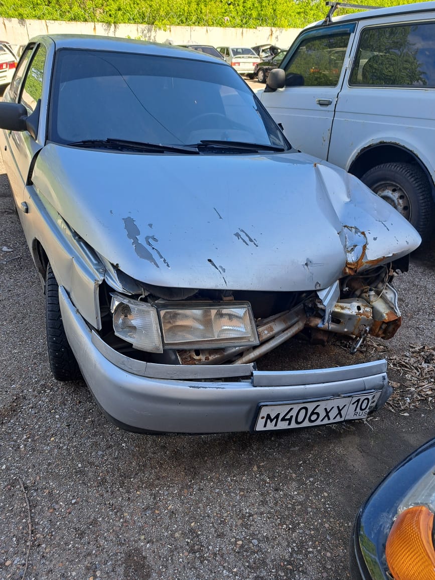 Автомобиль марки ВАЗ 21102 г/н M406XX102, vin XTA21102020545809, 2002 г.в., имеются повреждения.