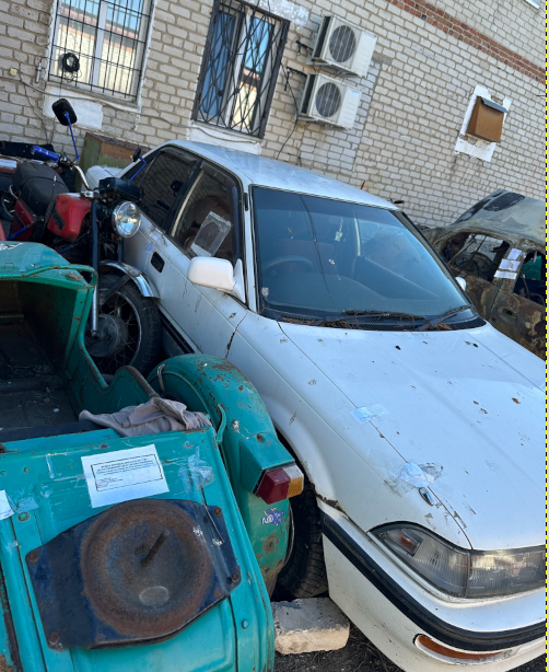 Автомобиль TOYOTA COROLLA г/н Р012ВМ72 (ключи и документы отсутствуют, техническое состояние не проверялось, пробег не известен). Имущество продается в том виде, в каком оно есть, в случае продажи возврату/обмену не подлежит. За скрытые дефекты имущества Продавец ответственности не несет.