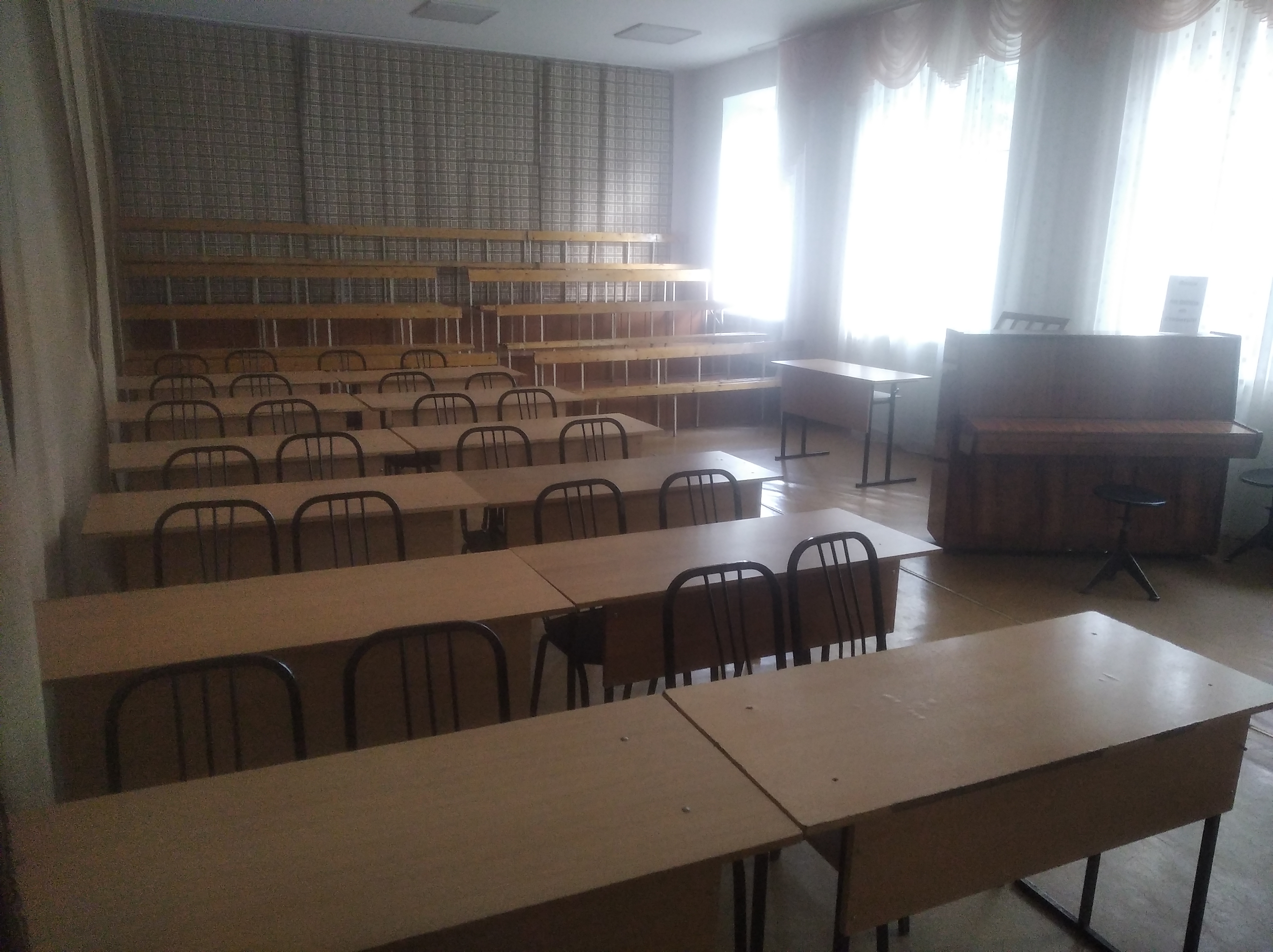 Право на заключение договора почасовой аренды нежилого помещения № 1, площадью 64,6 кв.м., на поэтажном плане второго этажа музыкально - педагогического училища № 3 - двухэтажного здания с подвалом и одноэтажной пристройкой, литера А, расположенного по адресу: г. Омск, ул. Лизы Чайкиной, д. 3А, корп.1, кадастровый номер 55:36:000000:4808