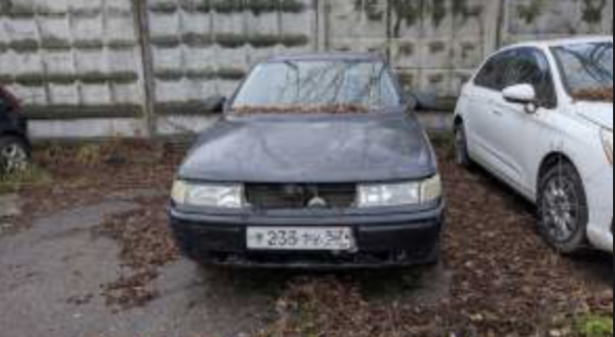 Автомобиль ВАЗ 21102, год выпуска не установлен, г/н Т233ТУ57. Имеет видимые повреждения.