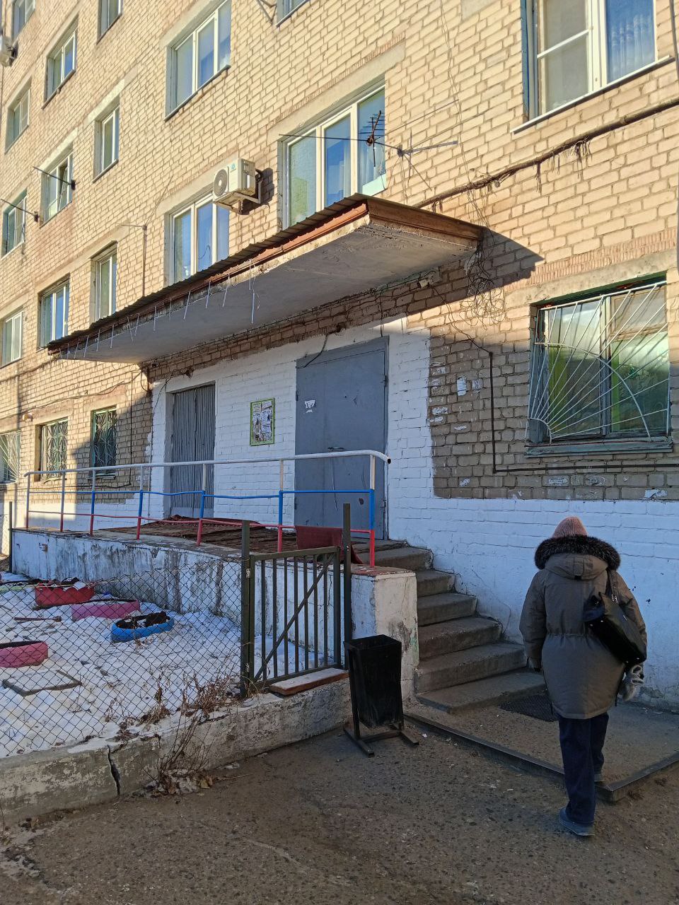 Жилое помещение в общежитии, назначение: жилое, этаж 4, площадь 35,2 кв.м., к/н 75:32:040506:661, по адресу: Забайкальский край, г. Чита ул. Труда д. 2 кв. 417