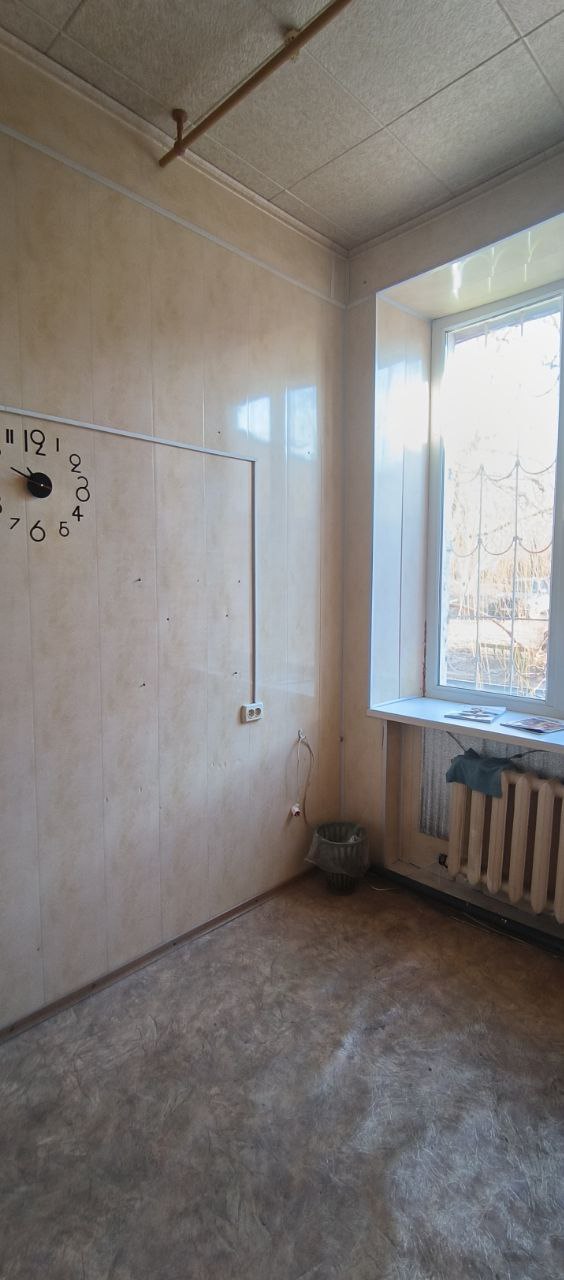 нежилое помещение, общей площадью – 24,7 кв. м, по адресу: Российская Федерация, Луганская Народная Республика, м.о. Краснодонский, город Краснодон, улица Микроцентр, дом 1, кадастровый номер 95:25:0101040:651 (далее – Объект). Объект находится в удовлетворительном состоянии. Подключение к инженерным коммуникациям арендатор будет выполнять самостоятельно.