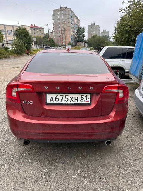 Автомобиль марки "VOLVO S60", государственный регистрационный номер А675ХН51, красного цвета. VIN: YV1FS42H0E2316201, 2014 года выпуска.