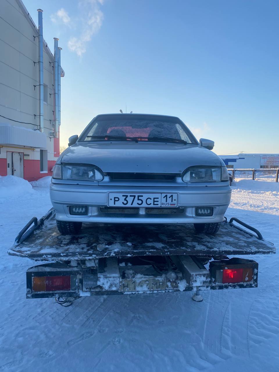 Лот № 4. Автомобиль марки “ЛАДА 211540 LADA SAMARA”, г/н Р375СЕ11, 2012 г.в., цвет светло – серебристый металл, VIN: XTA211540C5151127, техническое состояние - не на ходу (11-008428-1)