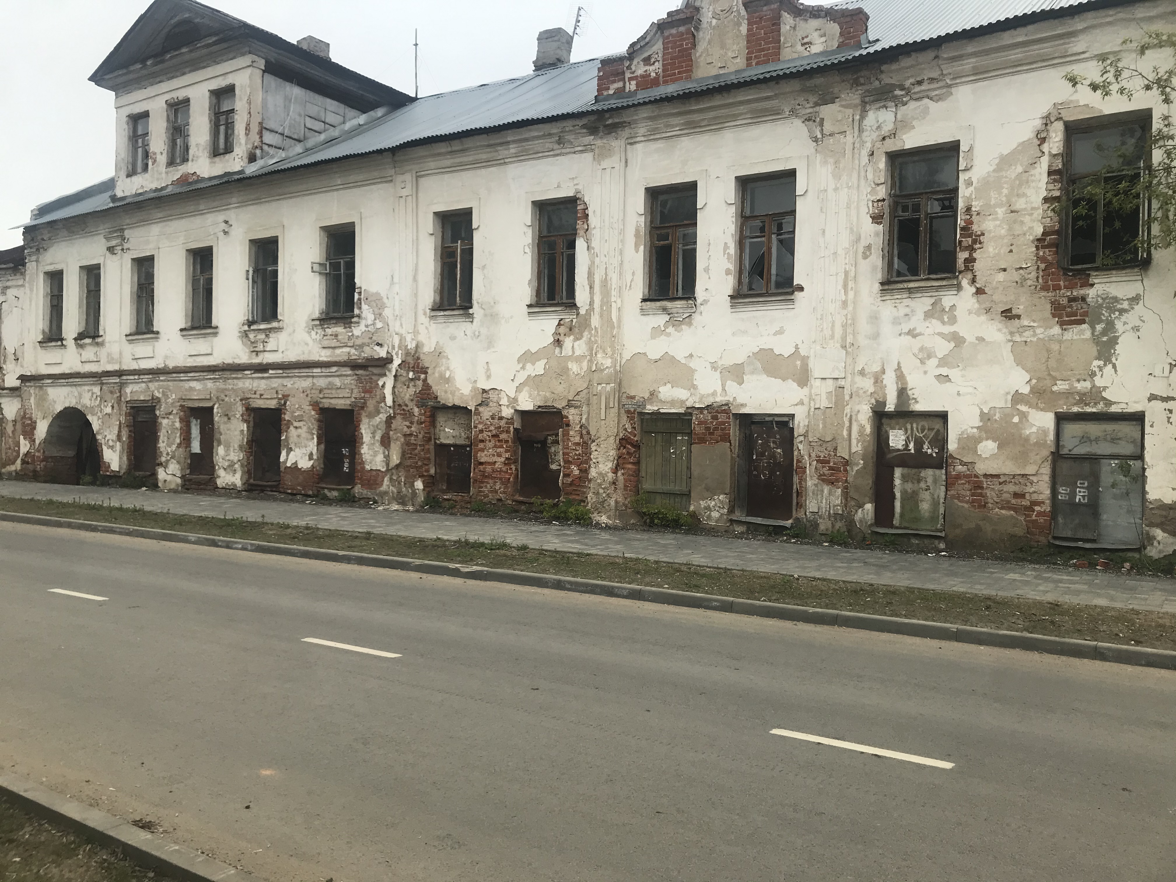 аукцион в электронной форме по продаже муниципального имущества: нежилое здание, 2-х этажное, кадастровый номер 76:19:010206:133, общей площадью 386,7 кв.м., расположенное по адресу: Ярославская область, г. Ростов, ул. Володарского, д.4-6 с земельным участком, кадастровый номер: 76:19:010226:423, общей площадью 620 кв.м., вид разрешенного использования: деловое управление