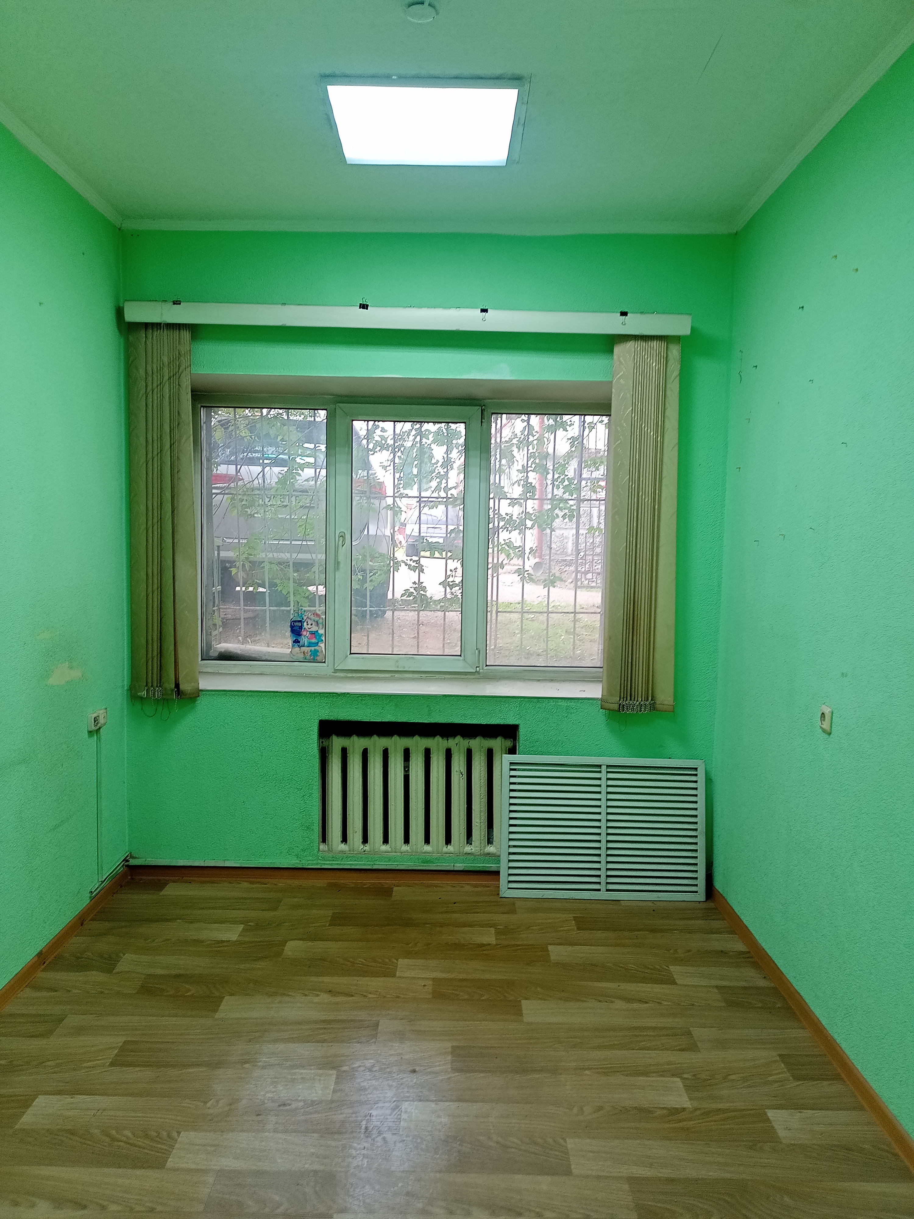 Нежилое помещение общей площадью 9,6 кв.м.