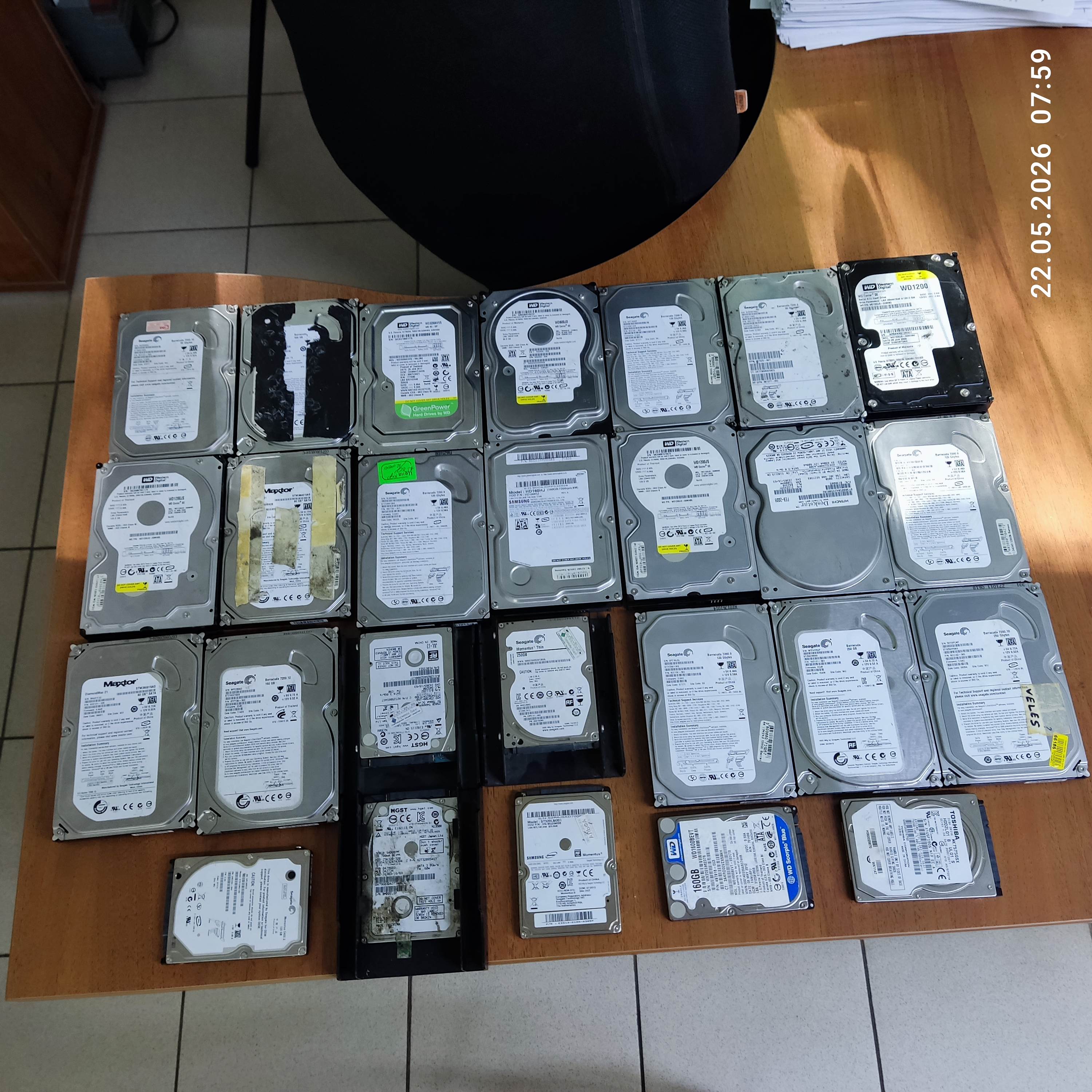 Лот №10 Накопители на жестких дисках объемом от 80 до 500 GB, регистрационный номер АС ПИБИ: 37-005904. Имущество ,бывшее в употреблении, имеются потертости, работоспособность не проверялась, документы отсутствуют.