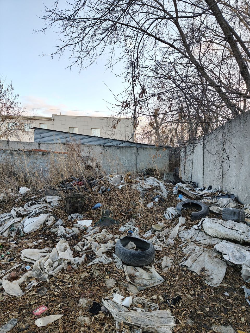 Нежилое здание, площадью 886,4 кв.м., кадастровый номер: 74:36:0118001:804, реестровый номер: П12740008285, по адресу: Челябинская обл., г. Челябинск, ул. Строительная, д. 19. Целевое назначение: нежилое.