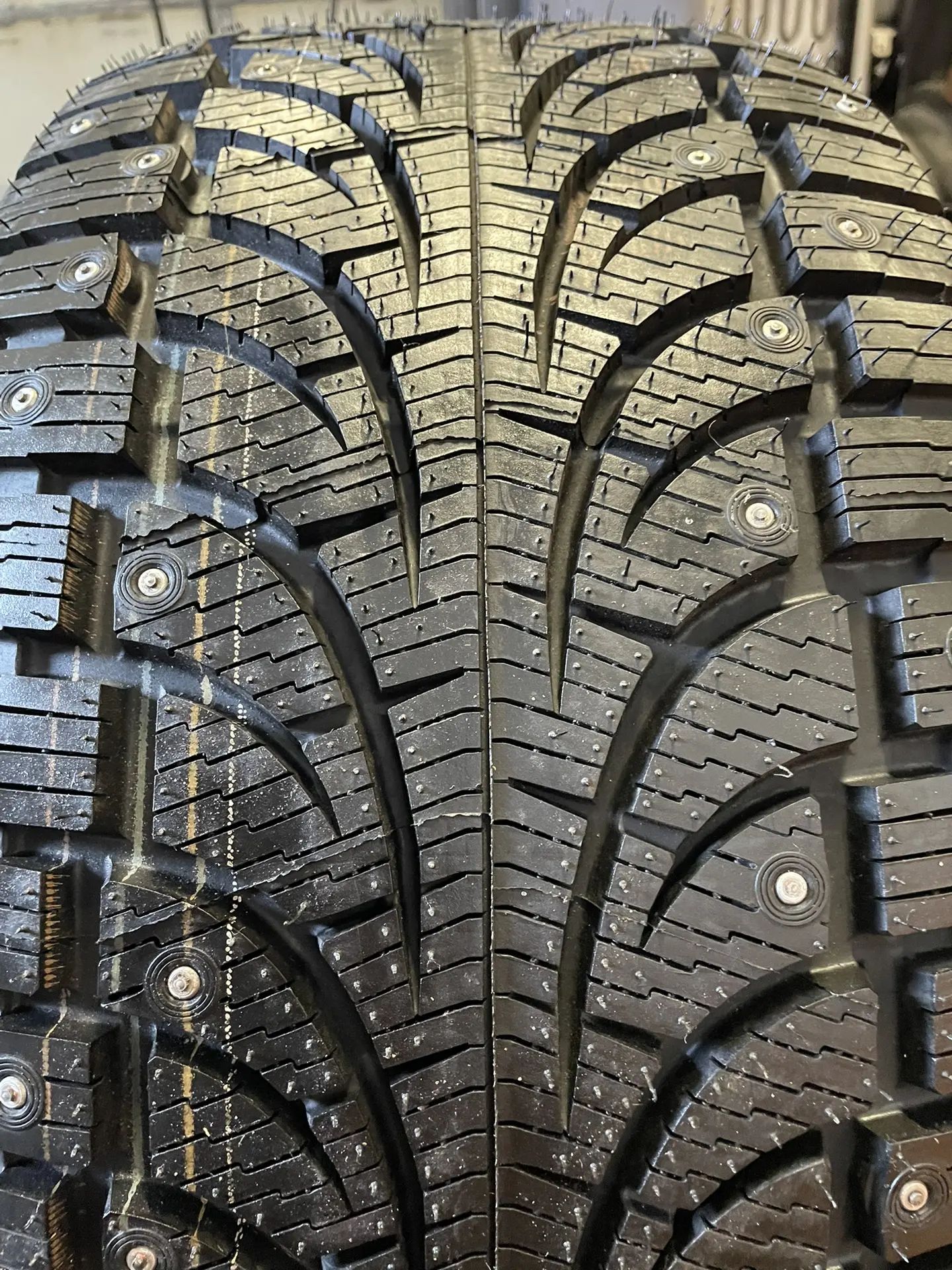 Автомобильная зимняя шина Pirelli Winter car vung edge (Carving Edge) 275/40 R19