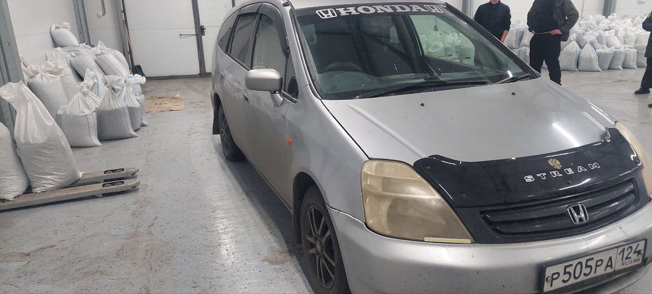 Автомобиль Honda Stream, г/н Р505РА124, 2002г.в., № кузова RN11133398, № двигателя 2039413. Рабочее состояние, и комплектность автомобиля не проверялось. Находится в г. Минусинск, данное имущество обращено в доход государства (Документы, ключи отсутствуют) (2352/25)