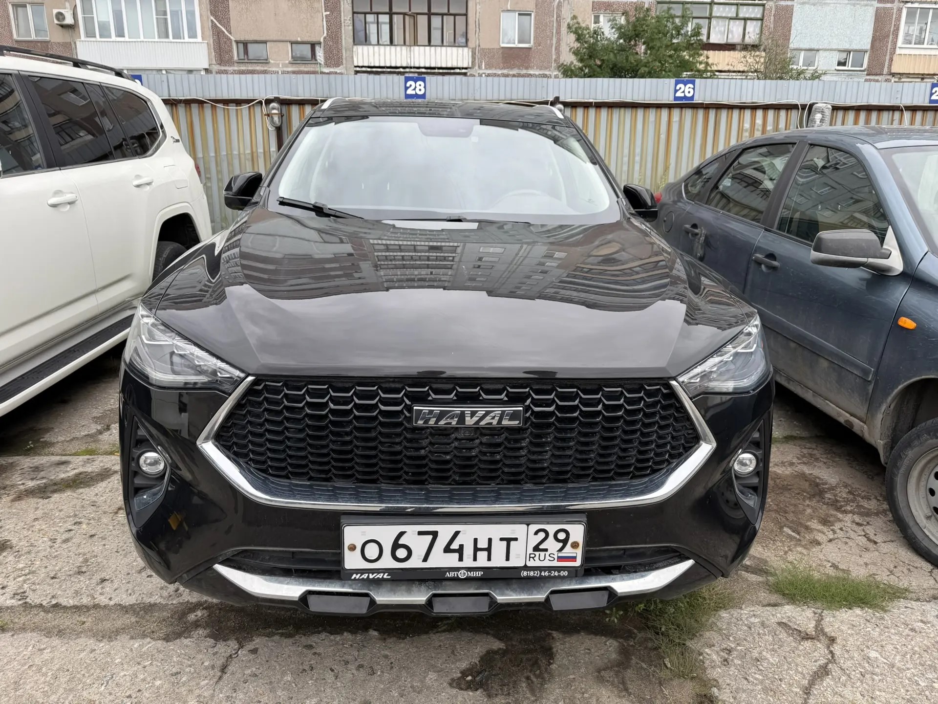 Транспортное средство Haval F7, 2022 года выпуска, цвет - черный, VIN XZGFF04A3NA324705, государственный номер О674НТ29. Состояние ТС: скол на левой задней двери, царапины на правой задней двери и справой стороны заднего бампера, аккумулятор разряжен, установить пробег не представилось возможным. Обращение взыскания в данном случае осуществляется с учетом правил продажи имущества, обремененного правами третьих лиц (пункт 1 статьи 353, статья 460 ГК РФ)