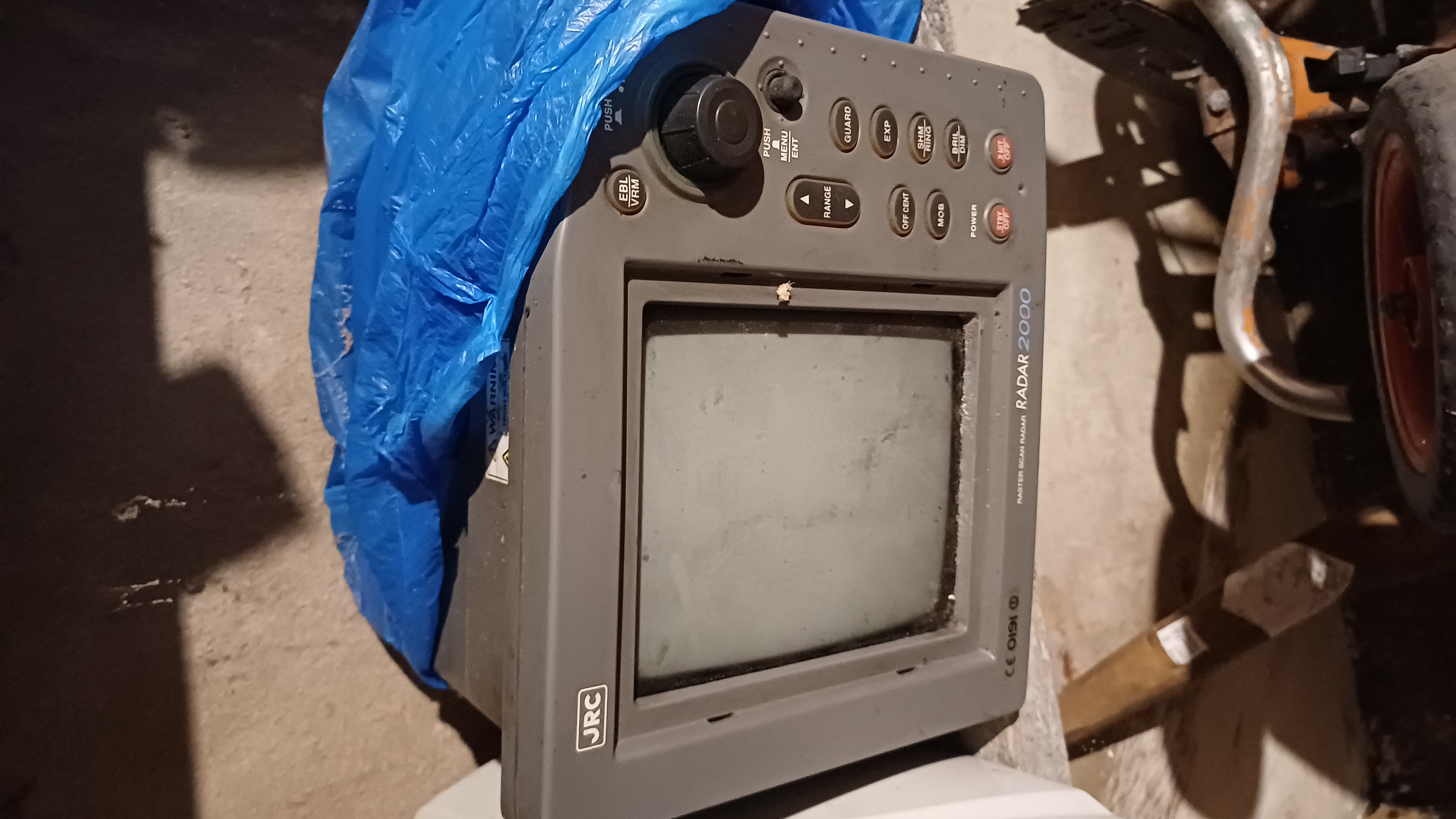 Радар "GRC Raster scan radar 2000", радиостанции "Midland" - 2 шт., радиостанции "Motorolla" с зарядным устройством - 3 шт., телефон спутниковый "Thuraya", мобильный спутниковый телефон Thuraya" в комплекте с гарнитурой (проводные наушники и зарядное устройство)