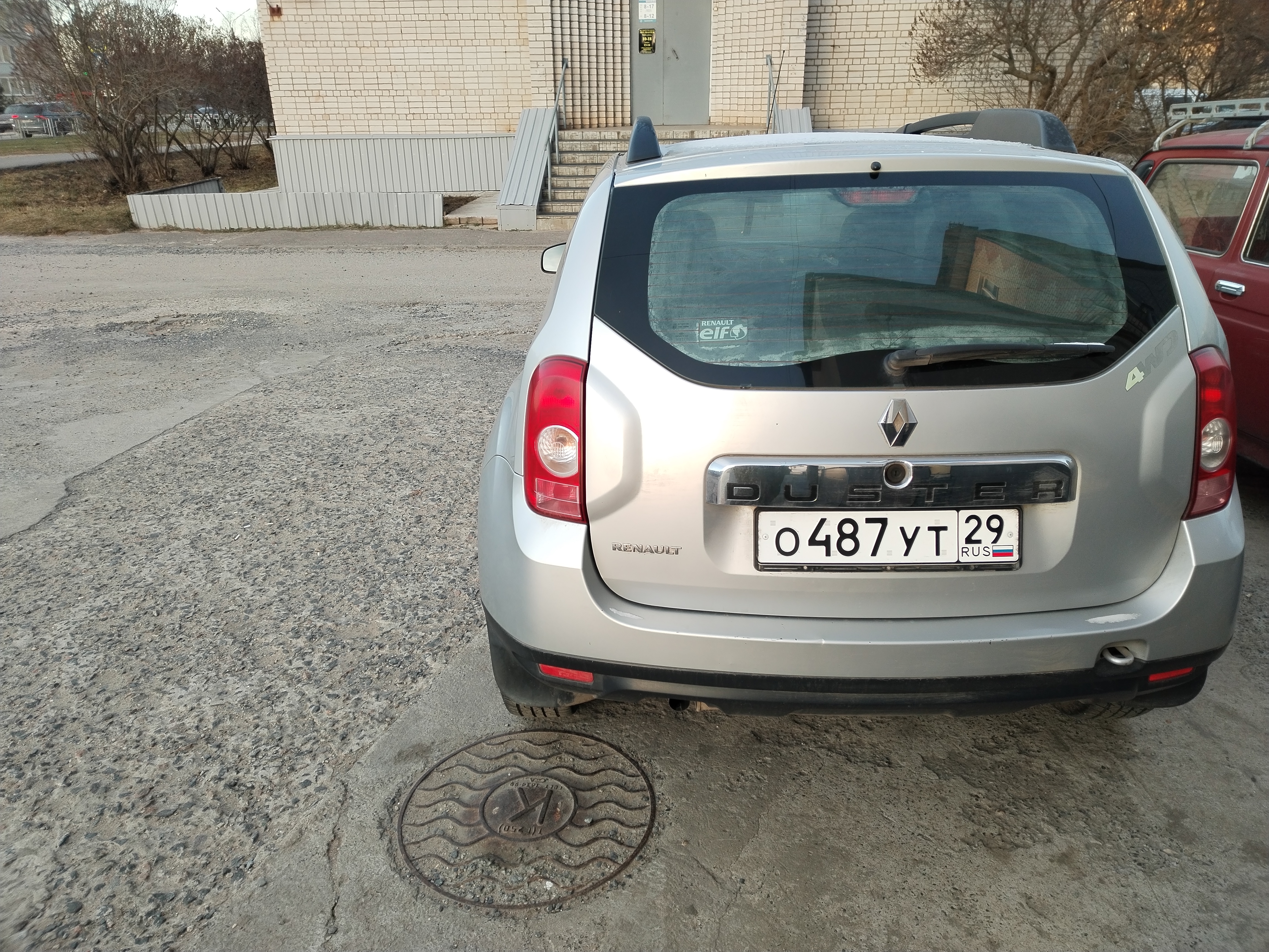 Автомобиль RENAULT DUSTER