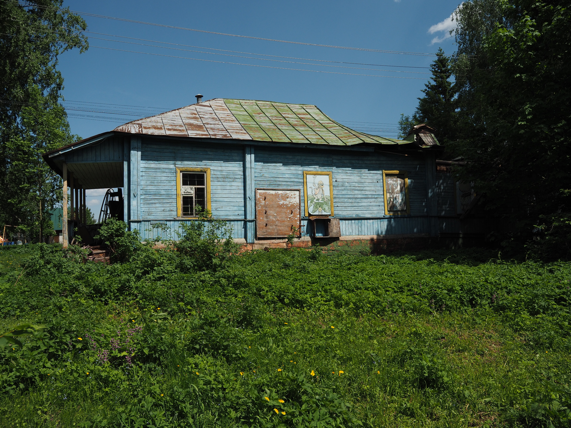Продажа единым лотом имущества, находящегося в собственности города Москвы,  в составе: 42 нежилых здания общей площадью 3019,6 кв.м  по адресу: Тульская обл., р-н Веневский, с.о.  Васильевский, вблизи 154 км магистрали «Дон»,  земельный участок общей площадью 80000 кв.м. по адресу: Тульская обл., р-н Веневский, кадастровый номер 71:05:060101:9 и движимое имущество.
