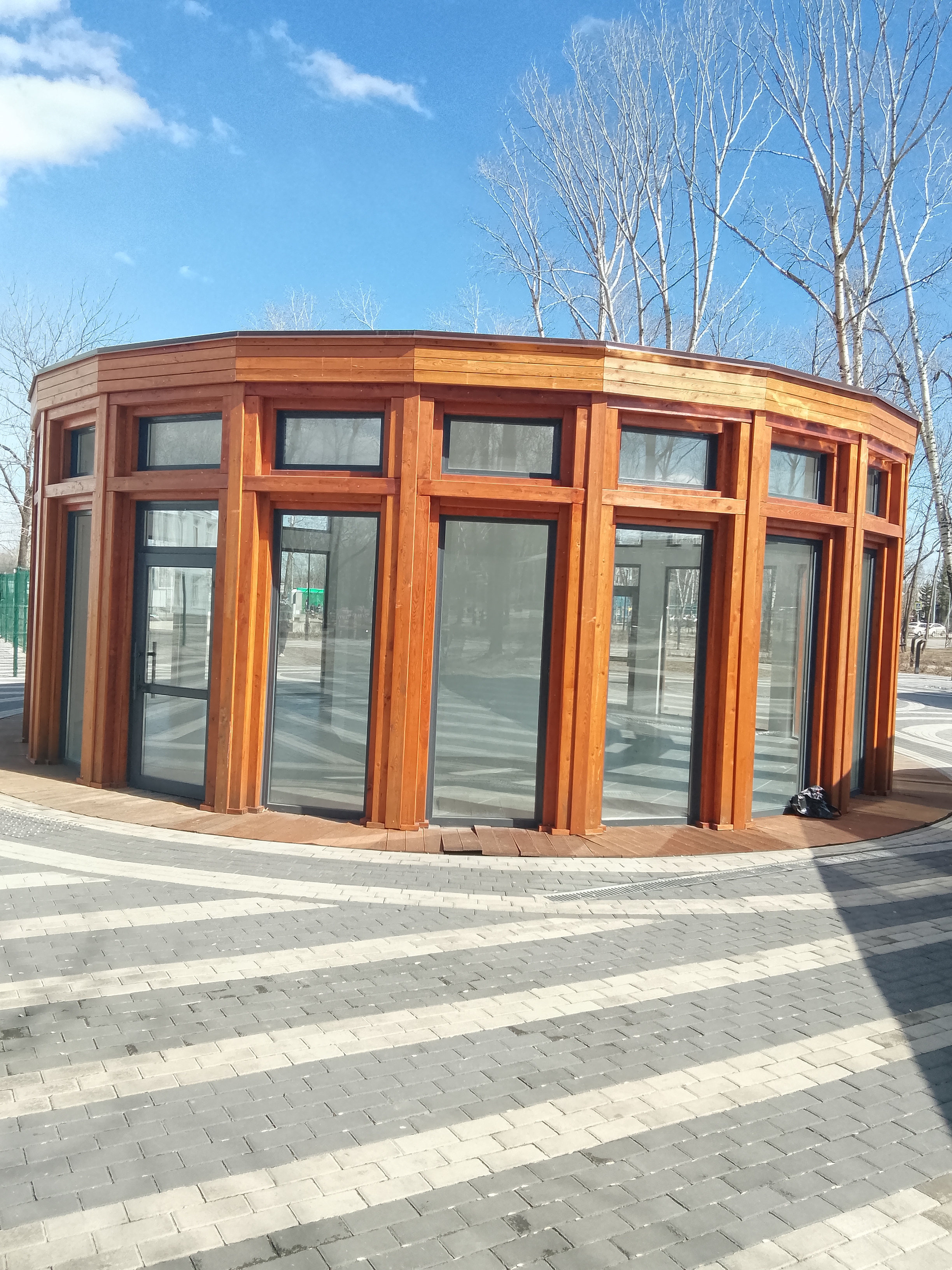 Торговый павильон (кафе), площадью 71,24 кв.м., расположен на части земельного участка с кадастровым номером 28:05:010941:122, вид разрешенного использования: благоустройство территории.