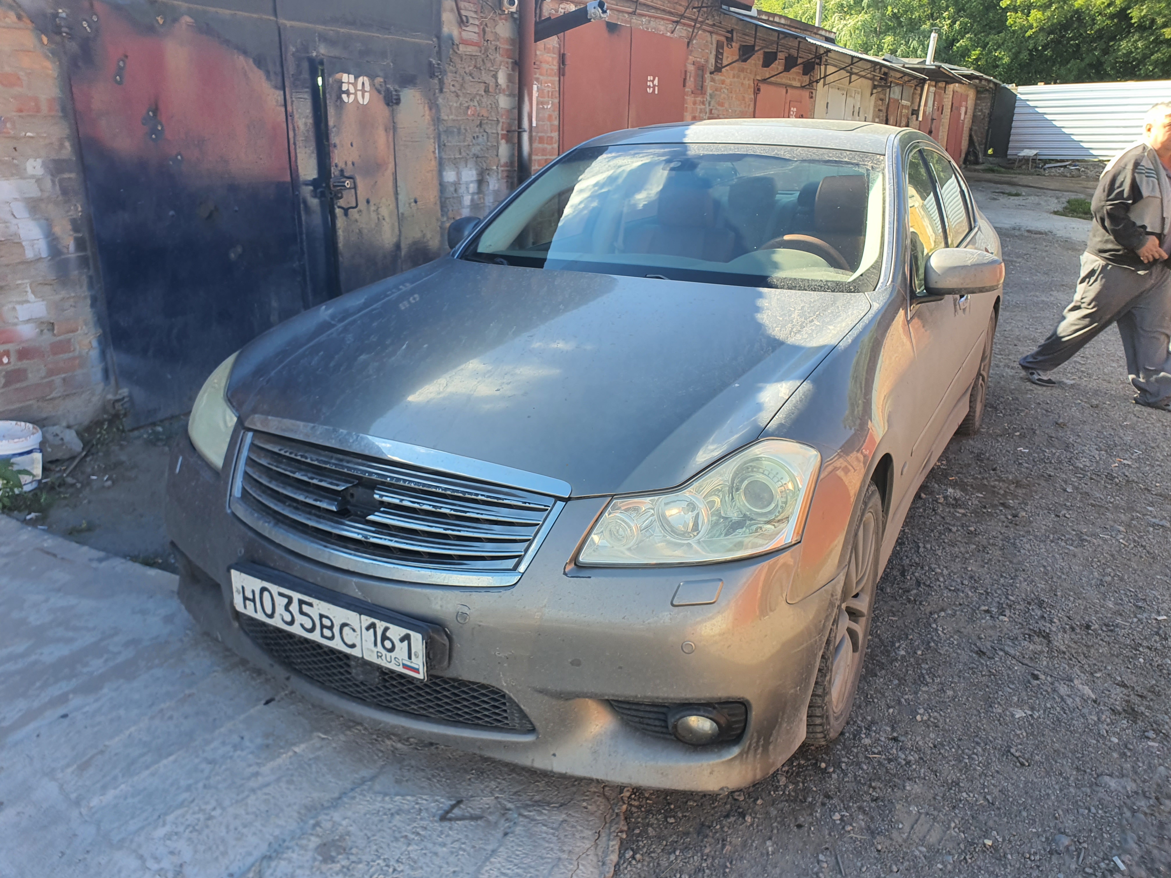 Легковой автомобиль Infiniti M35 Elite, 2008 г.в., г/н Н035ВС161, VIN JN1BANУ50U0230707, коричневого цвета, по всему кузову имеются множественные незначительные повреждения ЛКП, должник Боровский А.А., (Поручение ТУ Росимущества в РО от 22.04.2026 № 61-518-У). Адрес (местоположение): Ростовская область, г. Таганрог, ул. Конторская, д. 84.