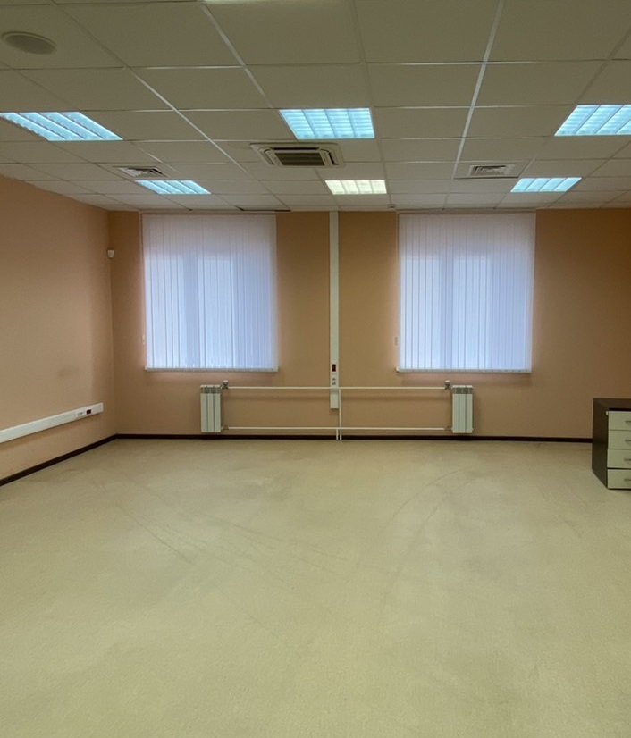 нежилое помещение площадью 37,0 кв.м (в нежилом здании, с кадастровым номером 63:09:0102161:616, 1 этаж: комната № 100) по адресу: Самарская область, г. Тольятти, Автозаводский район, ш. Южное, 161