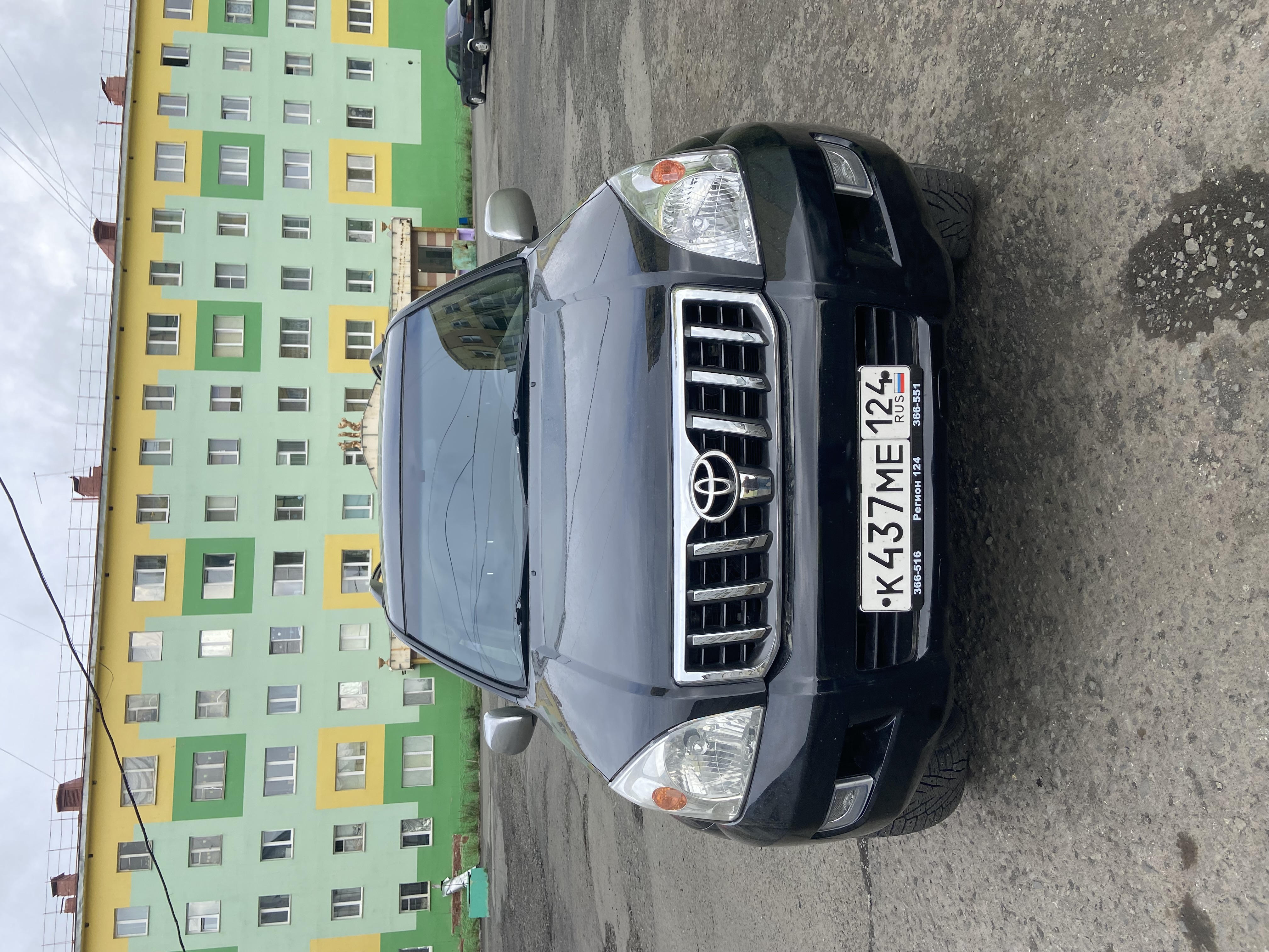 Легковой автомобиль универсал Toyota Land Cruiser Prado GX, 2005г.в., г/н К437МЕ124, VIN JTEBL29J955008790, номер кузова JTEBL29J955008790, номер двигателя 0111608, цвет черный. Начальная цена продажи 1 378 700 руб. Задаток 206820 руб.