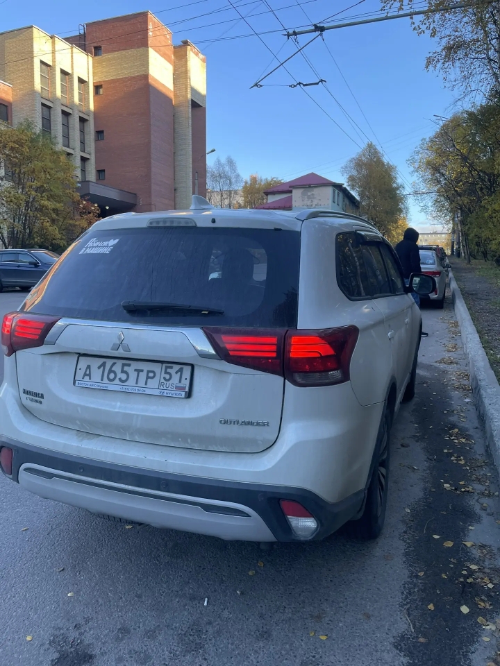 Автомобиль Mitsubishi Outlander, г.в. 2018, VIN Z8TXTGF2WKM001860, цвет белый, ключи и документы не изымались. Работоспособность не проверялась. Расположенный по адресу: г. Мурманск, ул. Морская, д. 5. Заложенное имущество продается в пользу третьих лиц. При приобретении данного имущества на нового собственника переходят обязанности по договору займа в пользу залогодержателя. Должник Жирит Н.В.