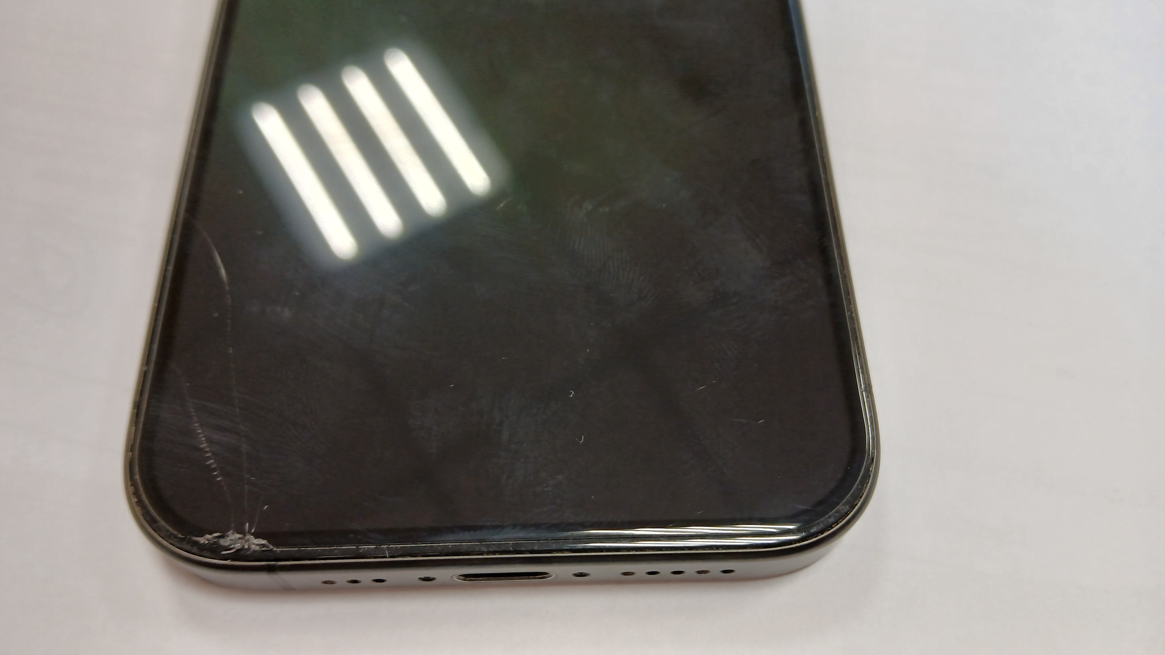 Мобильный телефон "Iphone 15 Pro", рабочее состояние не проверялось, реализация в качестве годных остатков (Уведомление №2024 К от 08.08.2025 г.)