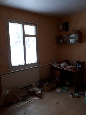 Нежилое административное помещение № 1, площадью 56,7 кв.м., расположенное на 1 этаже здания по адресу: Вологодская область, р-н. Сямженский, с. Сямжа, ул. Кооперативная, д. 1а, кв. 1.