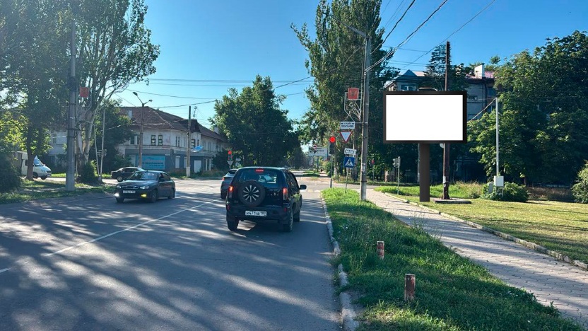 (№ в Схеме РК 9) Адрес: г. Харцызск, ул. Нахимова, на пересечении с бульв. Полупанова, координаты: 48.042795, 38.139918 Тип РК: ситиборд Вид смены изображения: диджитал-экран Размер информационного поля РК (ВхШ,м):2,7х3,7 Кол-во информационных полей РК: 2 Общая площадь информационных полей РК (кв. м): 19,98 Технологические характеристики РК: технологически сложная