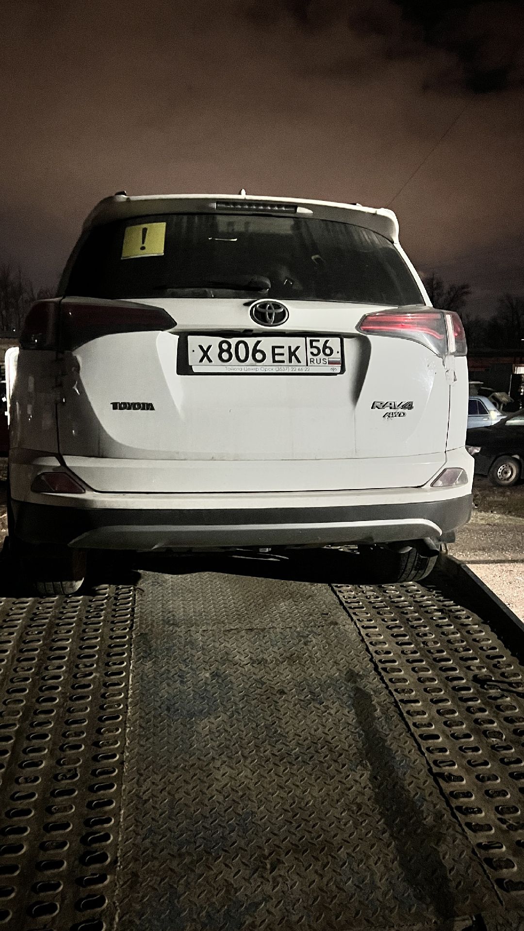 Автомобиль "Toyota Rav 4", г/н Х 806 ЕК 56, VIN XW7RDREV70S005410, 2017 г/в, с серьёзными повреждениями. Имущество обременено ЗАЛОГОМ. Залог, по общему правилу, сохраняется согласно ст. 353 ГК РФ