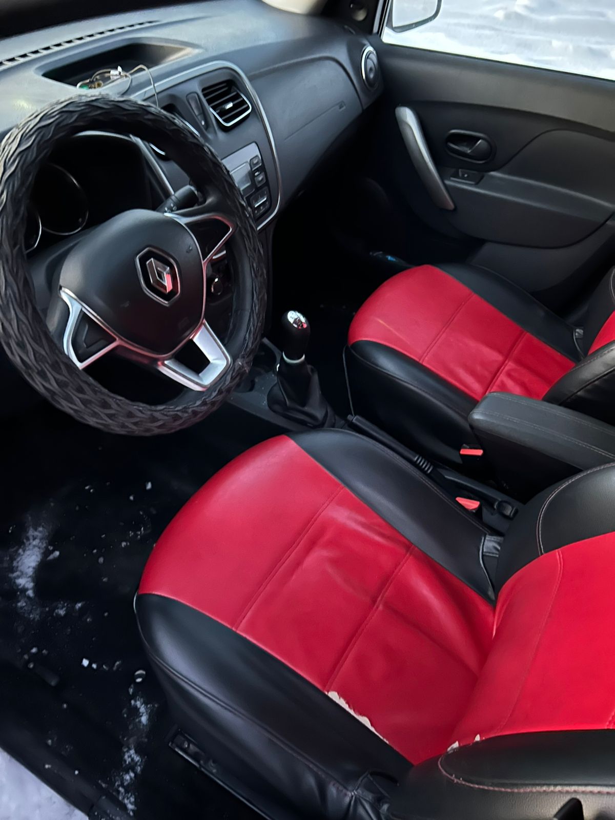 Автомобиль марки "Рено Логан" («RENAULT LOGAN»), государственный регистрационный знак А503НА51, красного цвета, 2018 года выпуска. VIN: X7L4SRMA462078864.