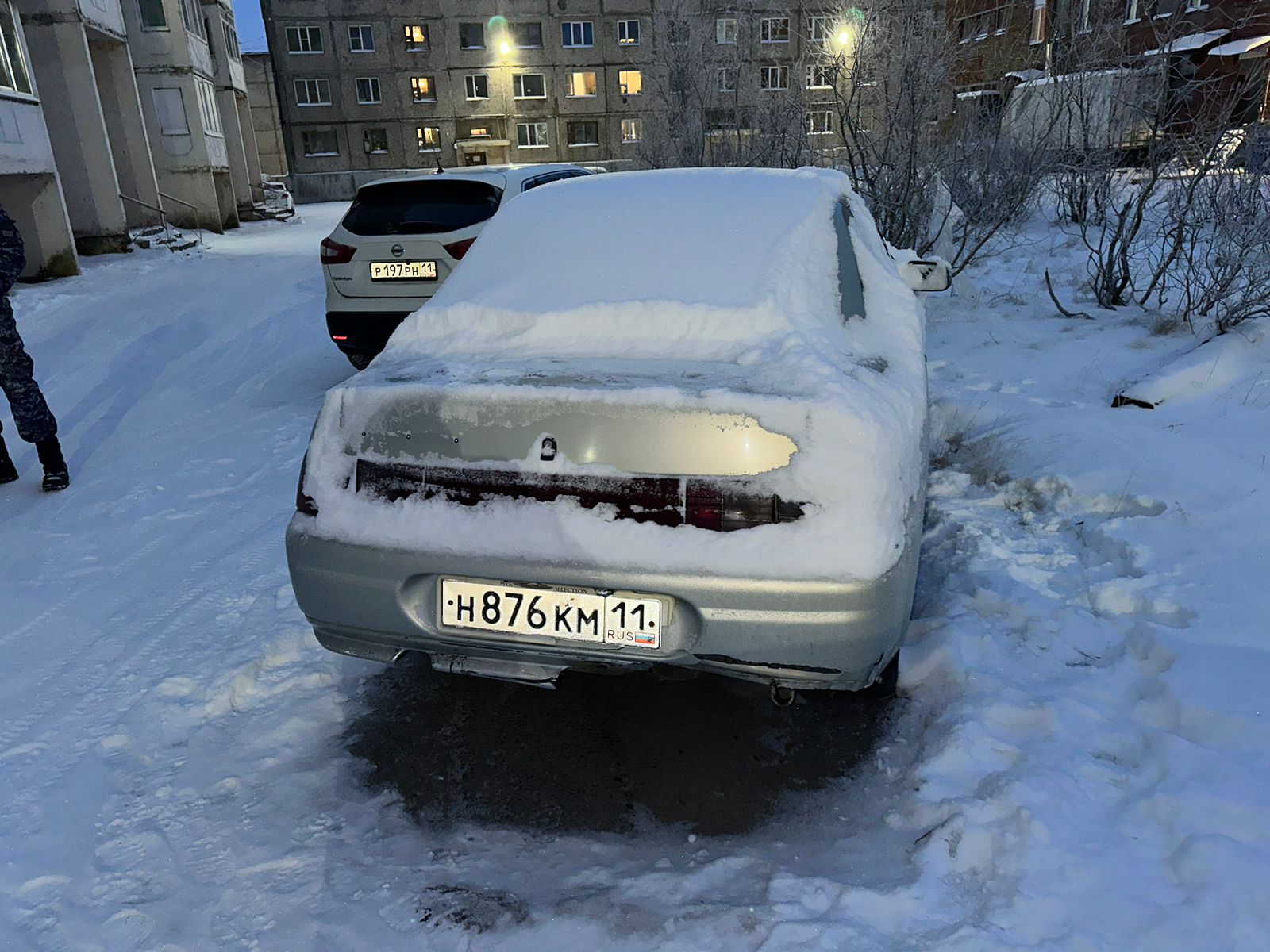 Годные остатки отдельных узлов, деталей, агрегатов, материалов (в сборном виде) автомобиля марки "ВАЗ-21102", VIN: ХТА21102010295474, г.р.з. Н876КМ11, 2001 г.в., цвет серый, отсутствует передний бампер, передние фары, капот помят, разбито заднее правое стекло двери (11-006114-1)