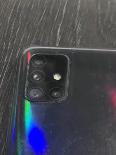 мобильный телефон марки Samsung в корпусе черного цвета 1 Штука (шт)