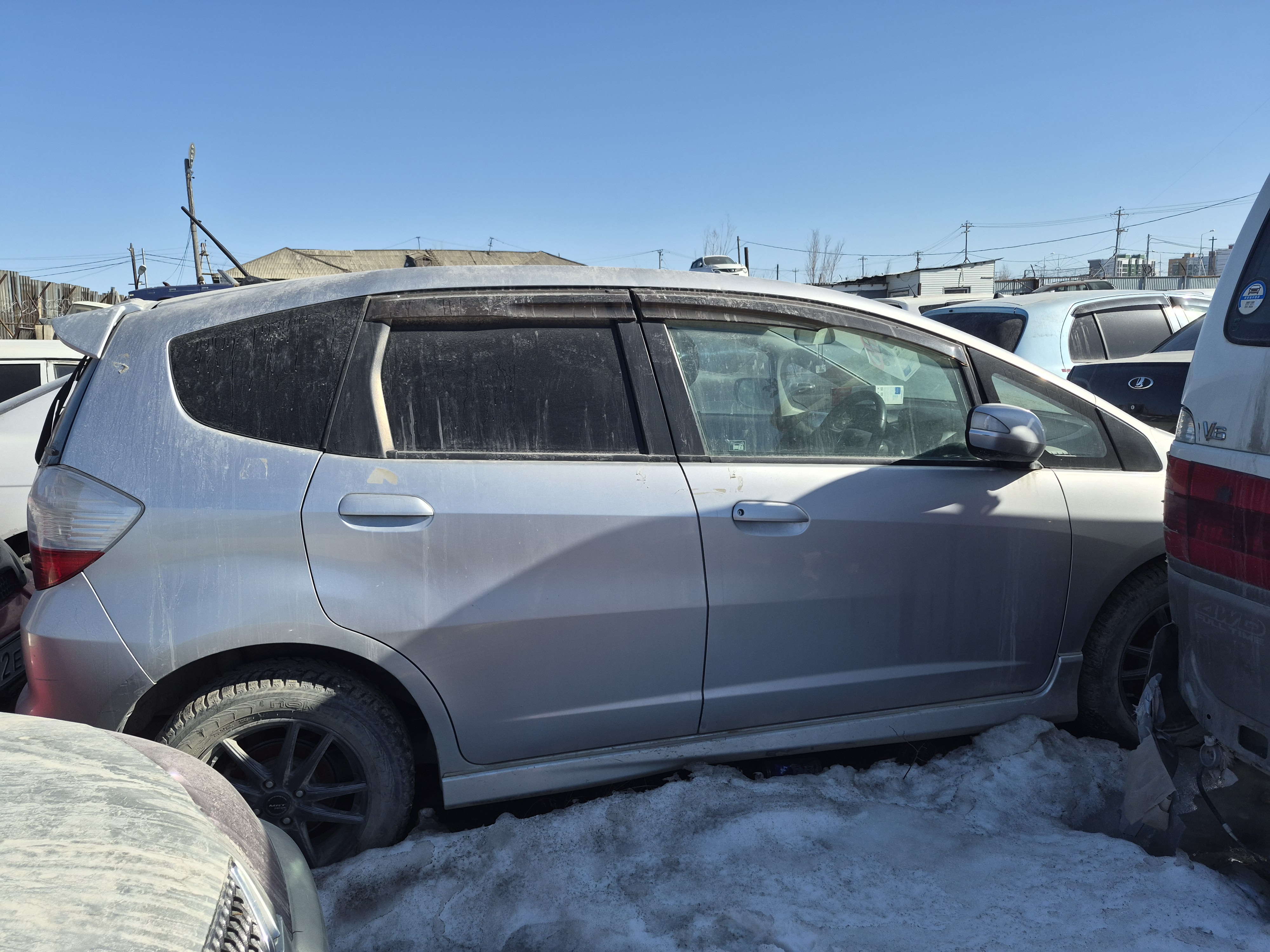 Автомобиль марки Honda Fit, г/н О778НМ14, черного цвета, все стекла целые, все 4 колеса на месте, внешних повреждений не обнаружено
