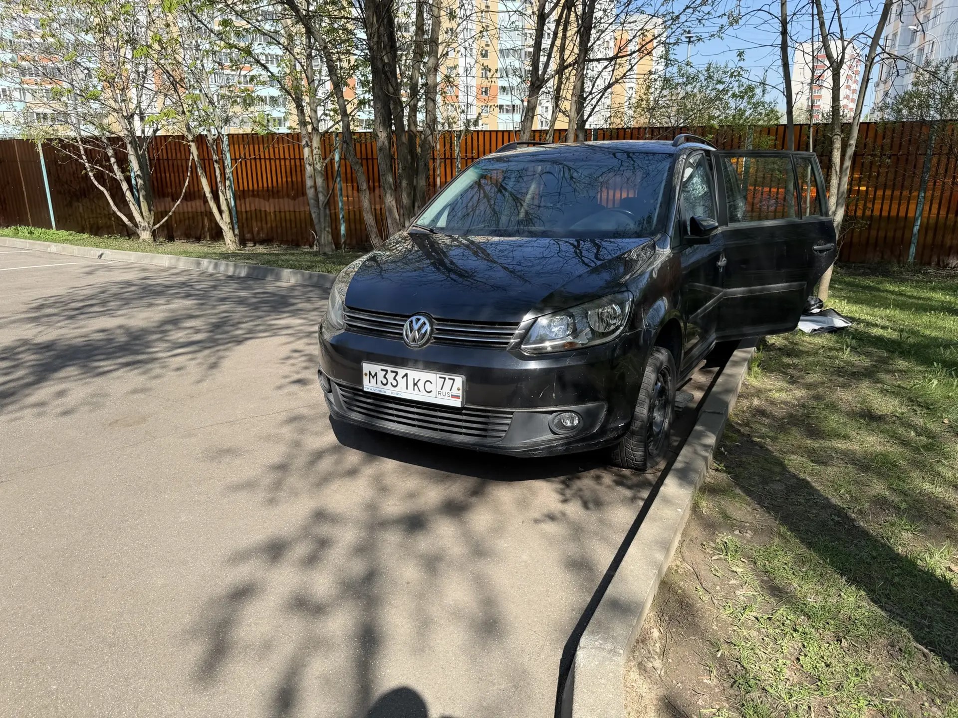 Продажа транспортного средства Легковые автомобили VOLKSWAGEN TOURAN (VIN): WVGZZZ1TZEW022103