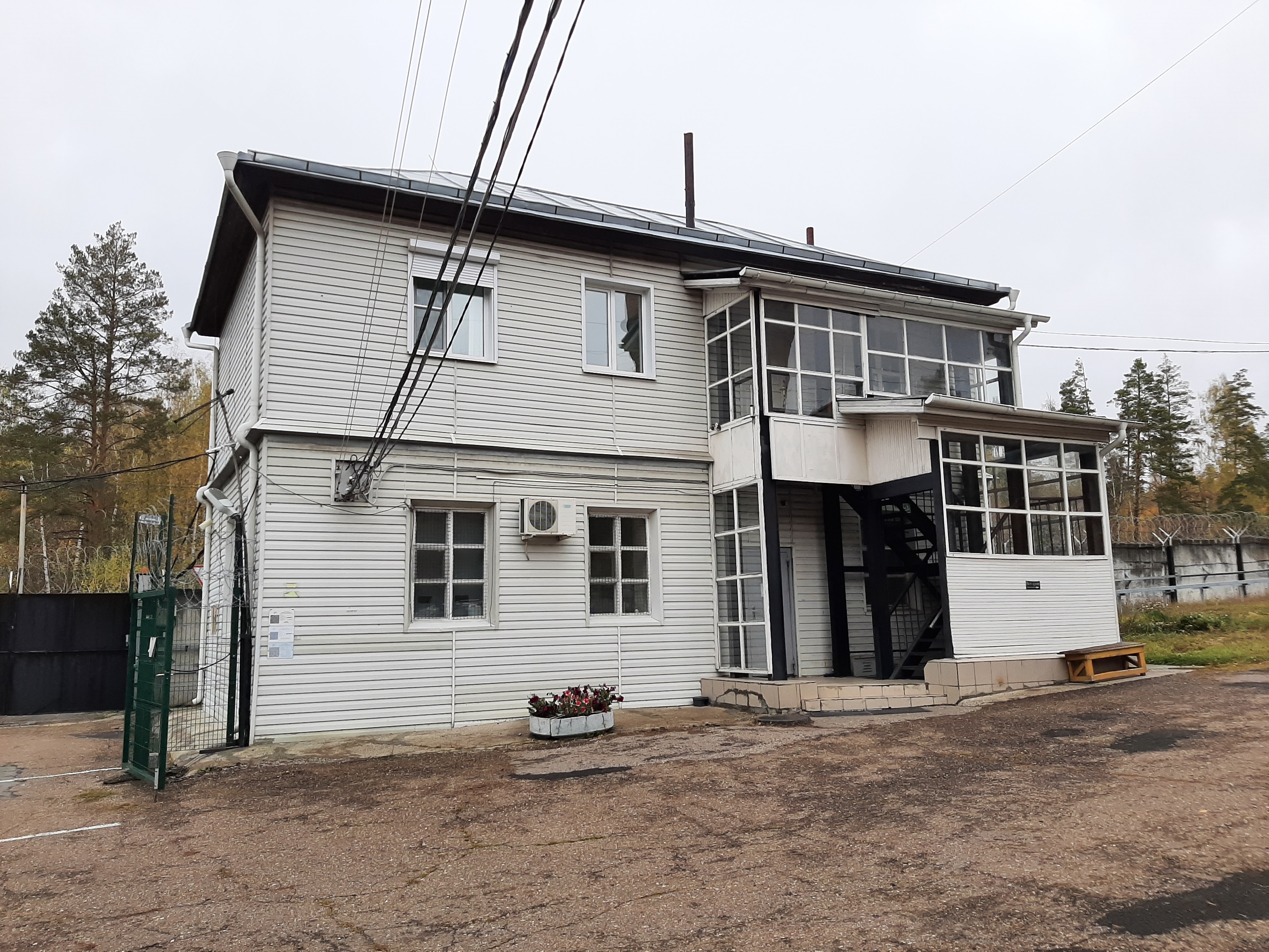 Право заключения договора купли – продажи имущества (движимого и недвижимого), расположенного на земельном участке с кадастровым номером 16:16:212202:185, площадью 53 065 кв. м, находящемся по адресу: Российская Федерация, Республика Татарстан, муниципальный район Высокогорский, сельское поселение Дачное, территория Дубъязский тракт, километр 21-й, земельный участок 1, предоставленном ФГУП “РАДОН” на основании договора аренды.