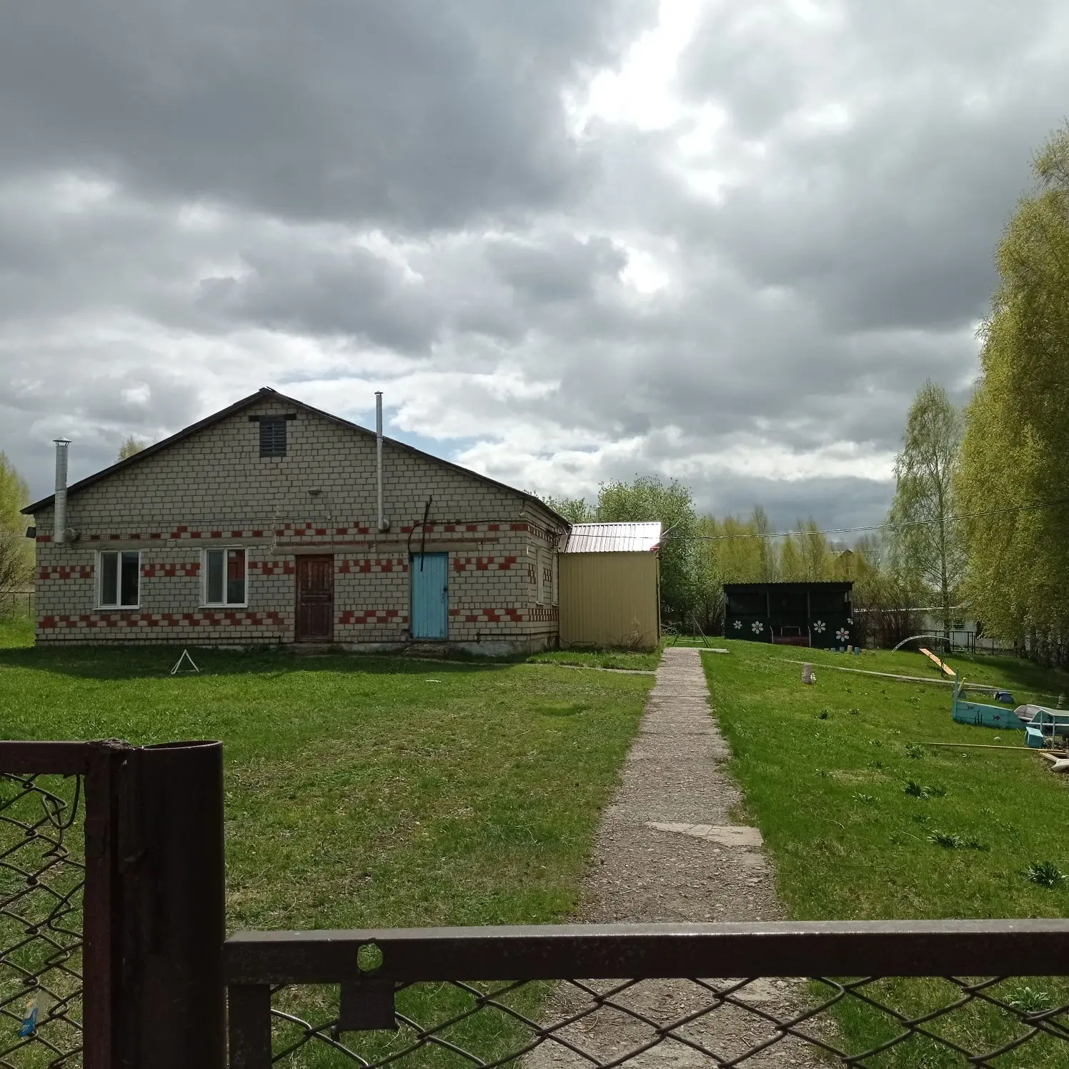 Нежилое здание (детский сад), площадь 324,8 кв.м., кадастровый номер: 59:28:0360213:156, адрес: Российская Федерация, край Пермский, муниципальный округ Ординский, село Орда, улица Верхнее Беляево, дом 1а; Земельный участок, категория земель: земли населенных пунктов, разрешенное использование: деловое управление, площадь 2395 кв.м., кадастровый номер: 59:28:0360213:15, адрес: край Пермский, р-н Ординский, с. Орда, ул. Верхнее Беляево, дом 1а