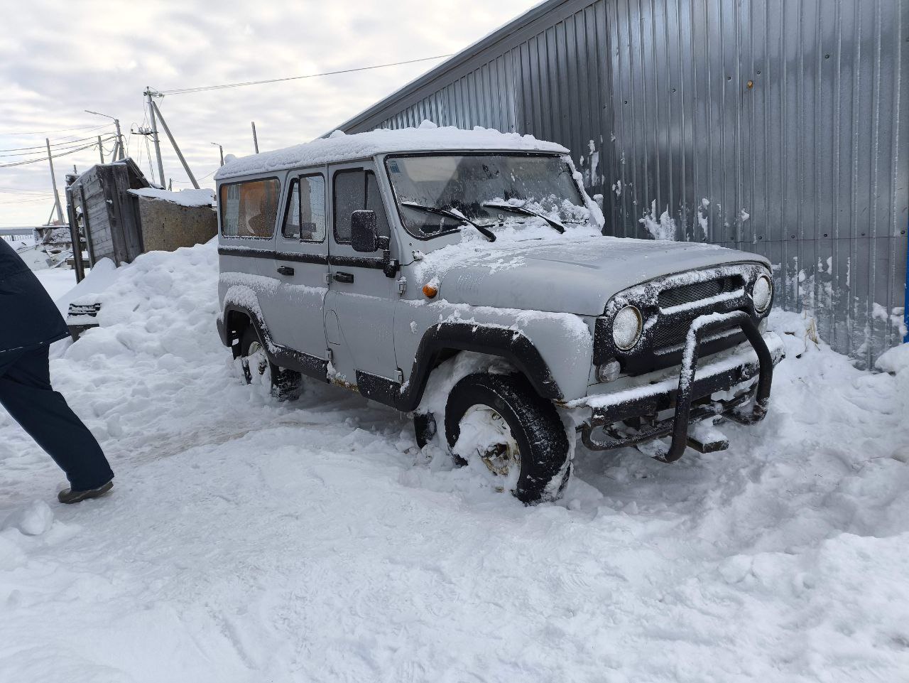 Автомобиль УАЗ-3153