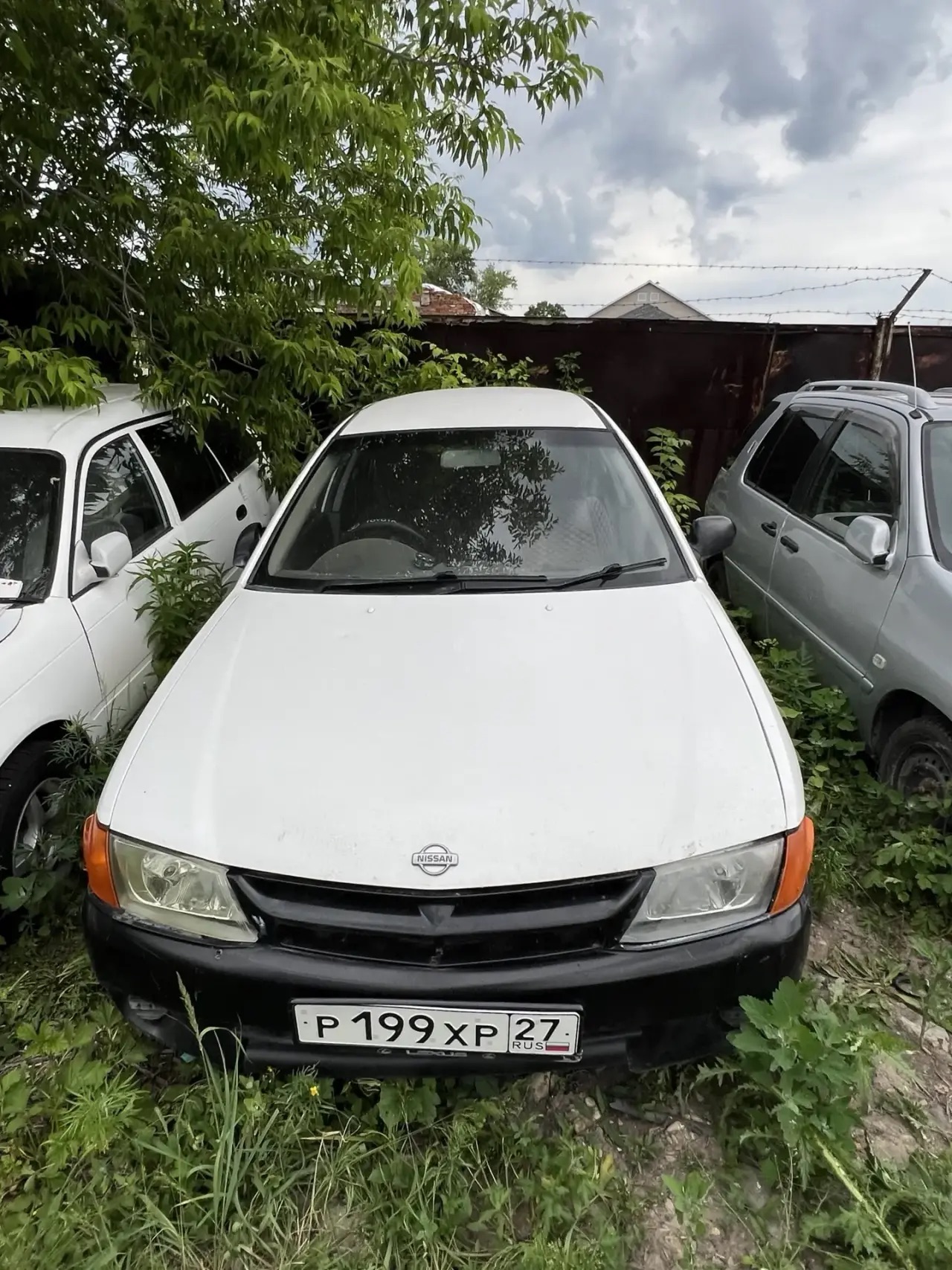 Автомобиль «NISSAN AD государственный регистрационный знак Р 199 XP 27, 2000 года выпуска, номер кузова VY11011630,цвет белый,имеются повреждения по кузову.