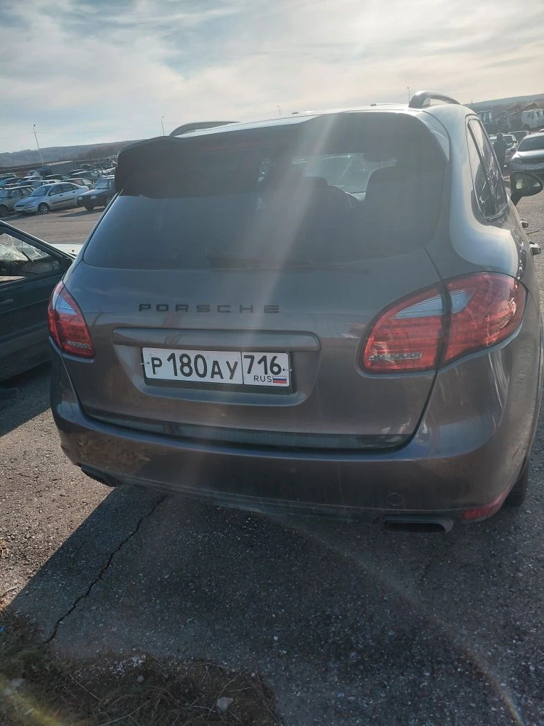 Автомобиль марки Porsche Cayenne (180)