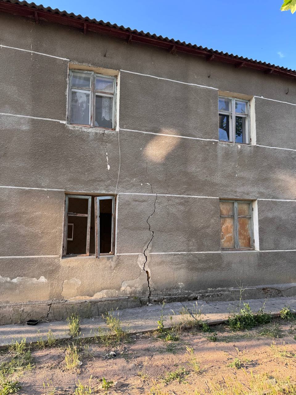 Нежилое здание, площадью 198, 9 кв.м., расположенное по адресу: Республика Крым, Бахчисарайский район, с. Песчаное, ул. Комарова, д. 13-а, с кадастровым номером: 90:01:130101:5292