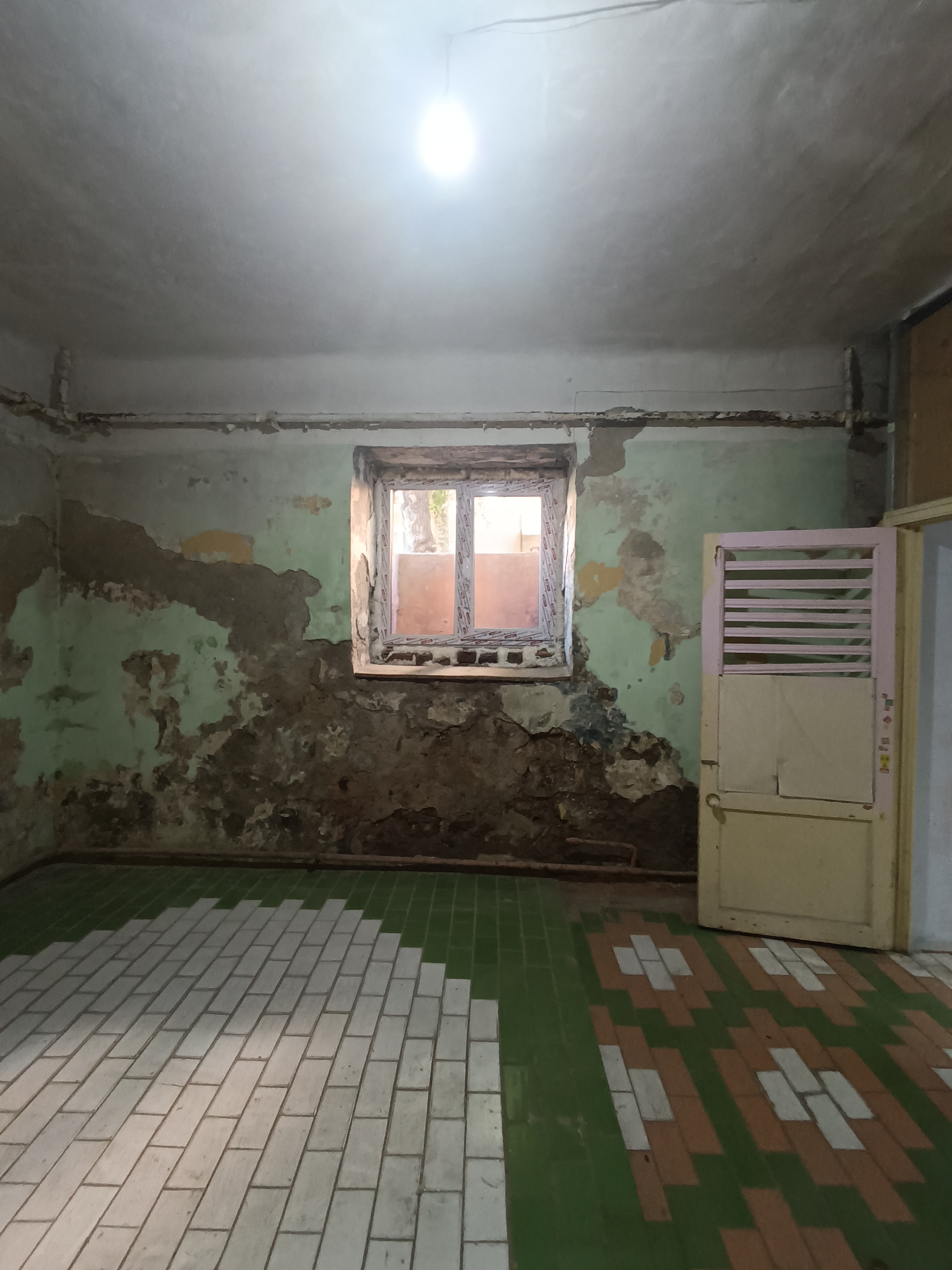 нежилое помещение №3 с кадастровым номером 74:33:0123010:6274, площадью 103,8 кв.м., по адресу: Россия, Челябинская область, город Магнитогорск, улица Первомайская, дом 6