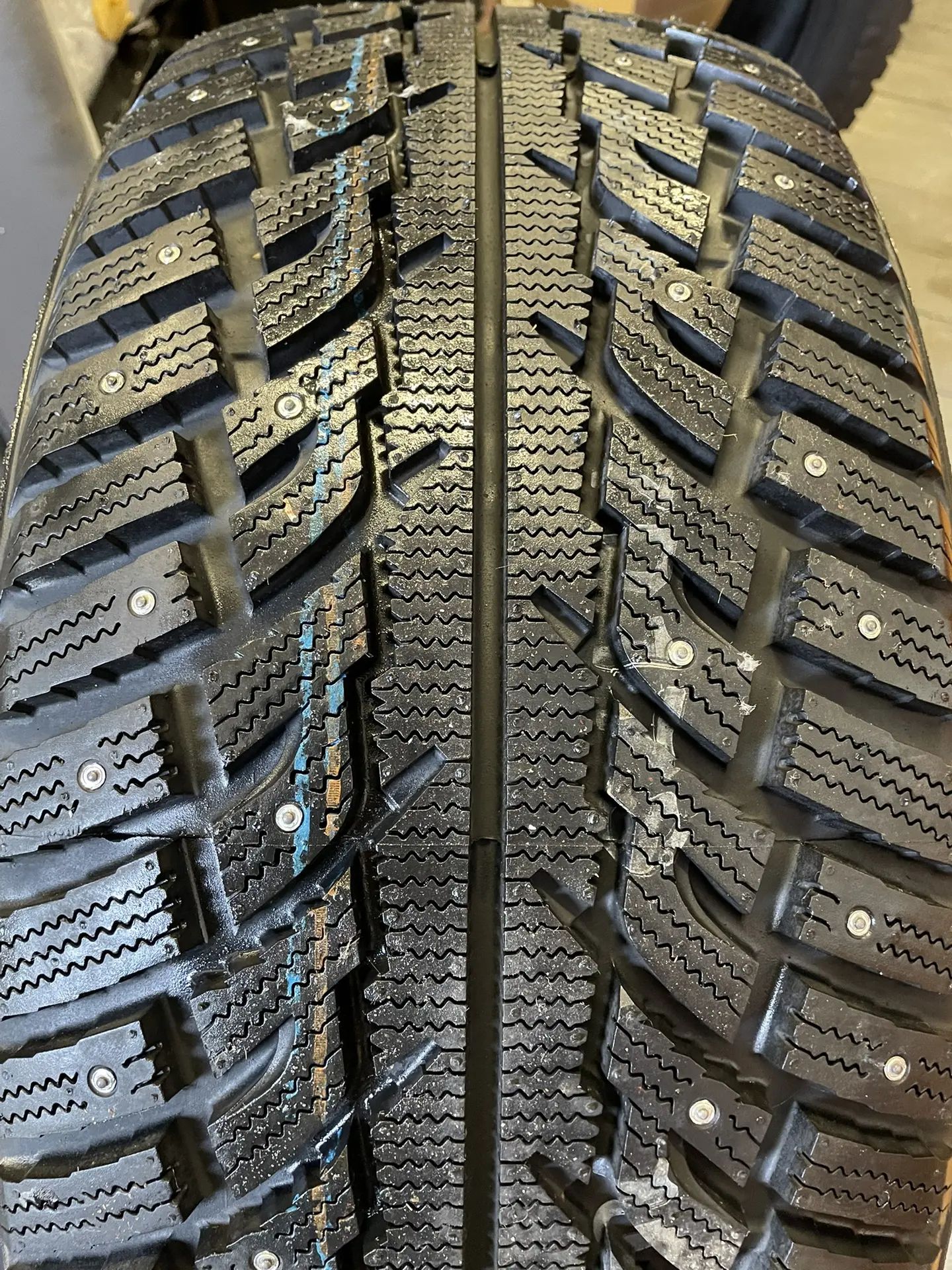 Автомобильная зимняя шина Marshal Izen-RV Stud 255/55 R18