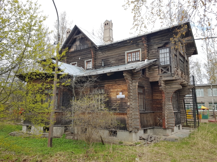 Здание, расположенное по адресу: Российская Федерация, Санкт-Петербург, внутригородское муниципальное образование города федерального значения Санкт-Петербурга город Ломоносов, улица Сафронова, дом 7, литера А, и земельный участок, расположенный по адресу: Санкт-Петербург, город Ломоносов, улица Сафронова, дом 7, литера А, находящиеся в государственной собственности Санкт-Петербурга