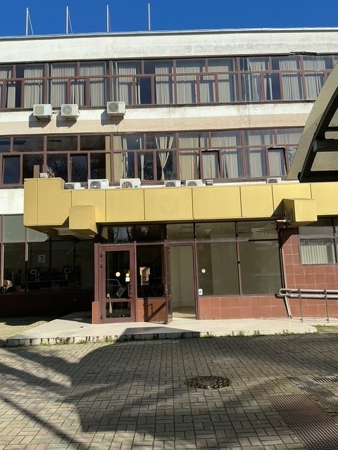 Объект аренды, площадь 16,0 кв. м, номера на поэтажном плане: этаж 1, ком. 151, адрес (местонахождение) объекта: Краснодарский край, г. Сочи, Адлерский район, ул. Ленина, д. 2